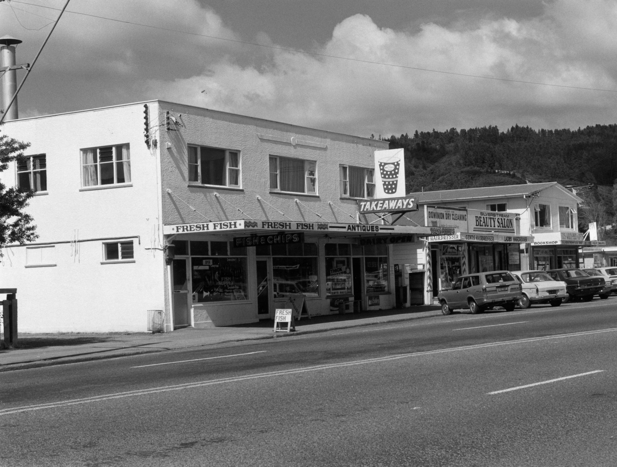 Fergusson Drive; No.  202-212, Silverstream; shops on south side. [P2-827-1954]