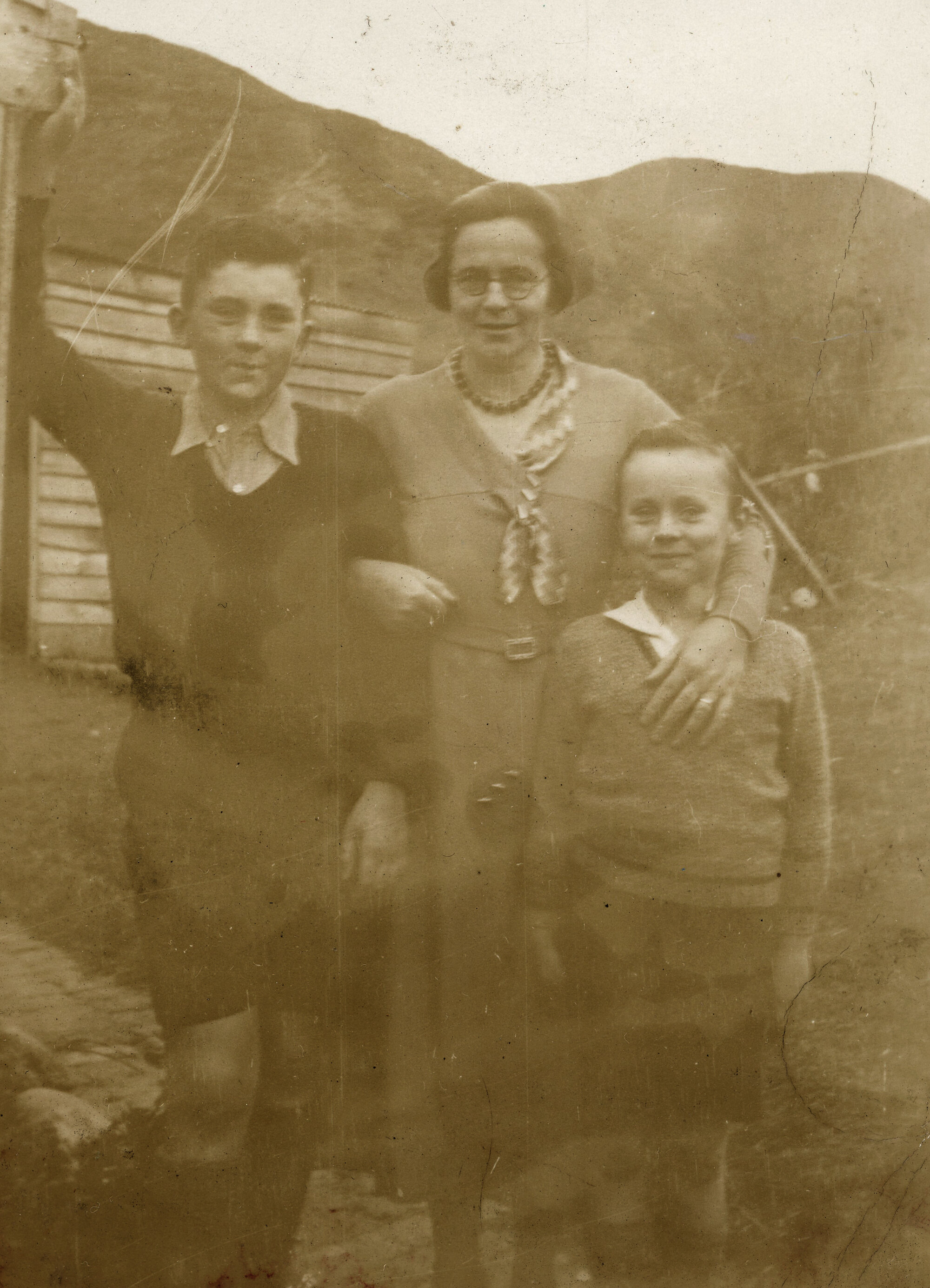 Campbell Family Photograph; Mac, Tot and Pete Campbell; ca 1920s