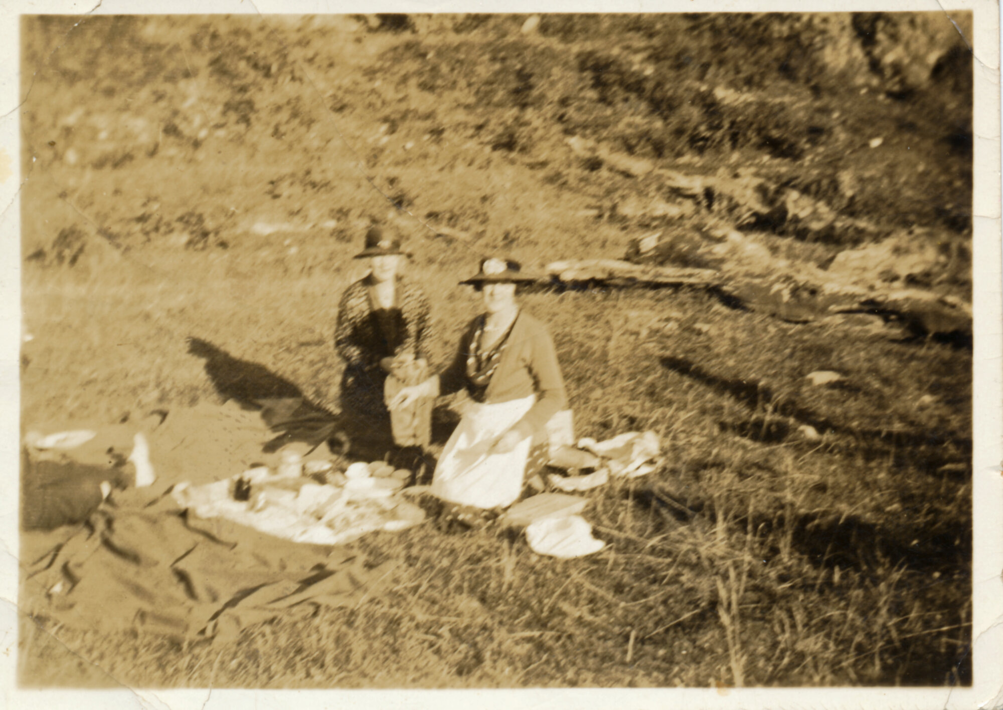 Margaret Greig and Margaret Julia Geange- picnic at the farm