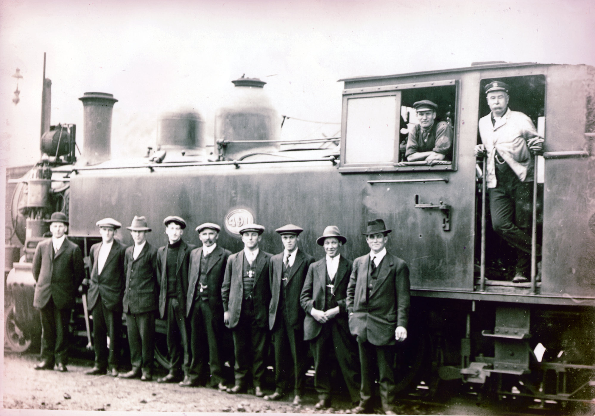 UH1913 Train Engine