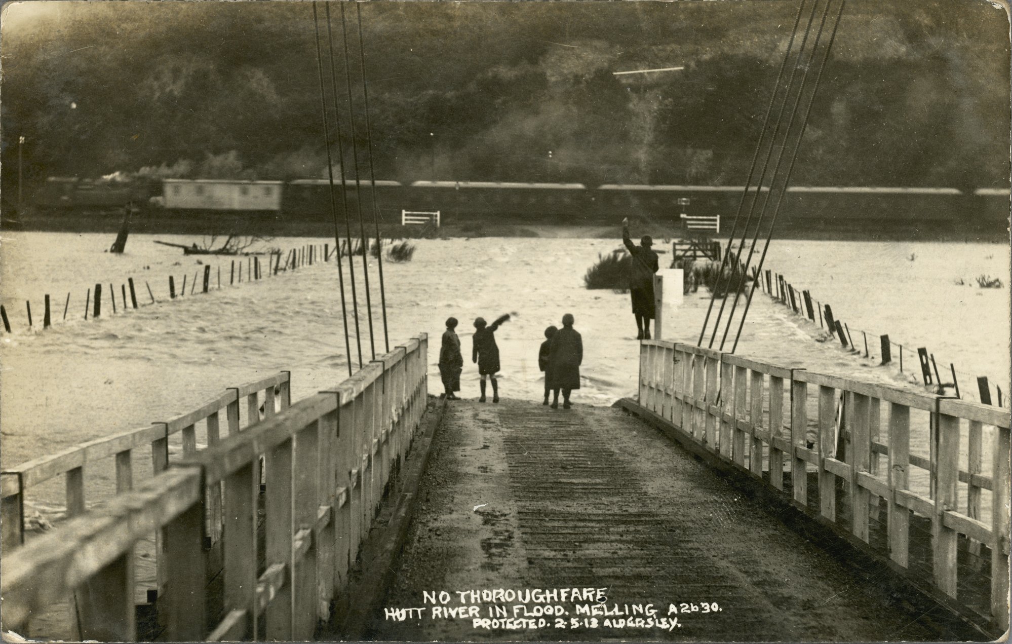 Flood, 1913; Te Awa Kairangi / Hutt River, Melling. 