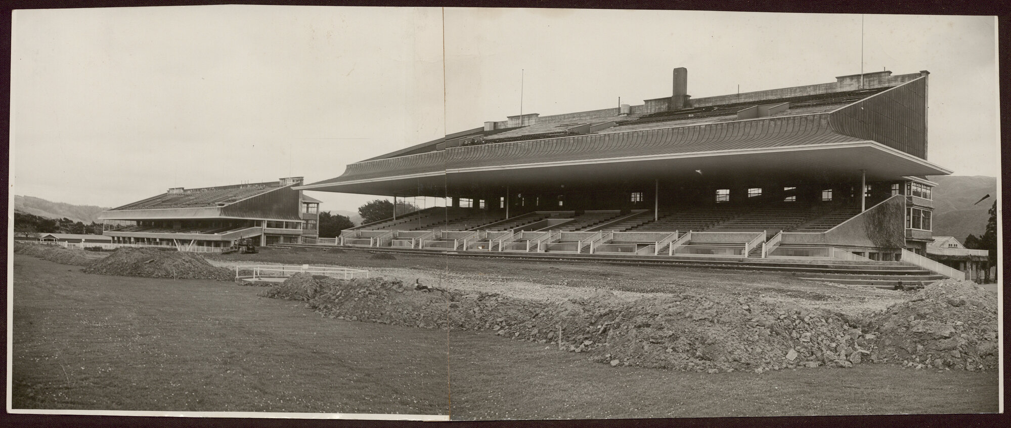 Trentham Racecourse; Grandstand; 1945