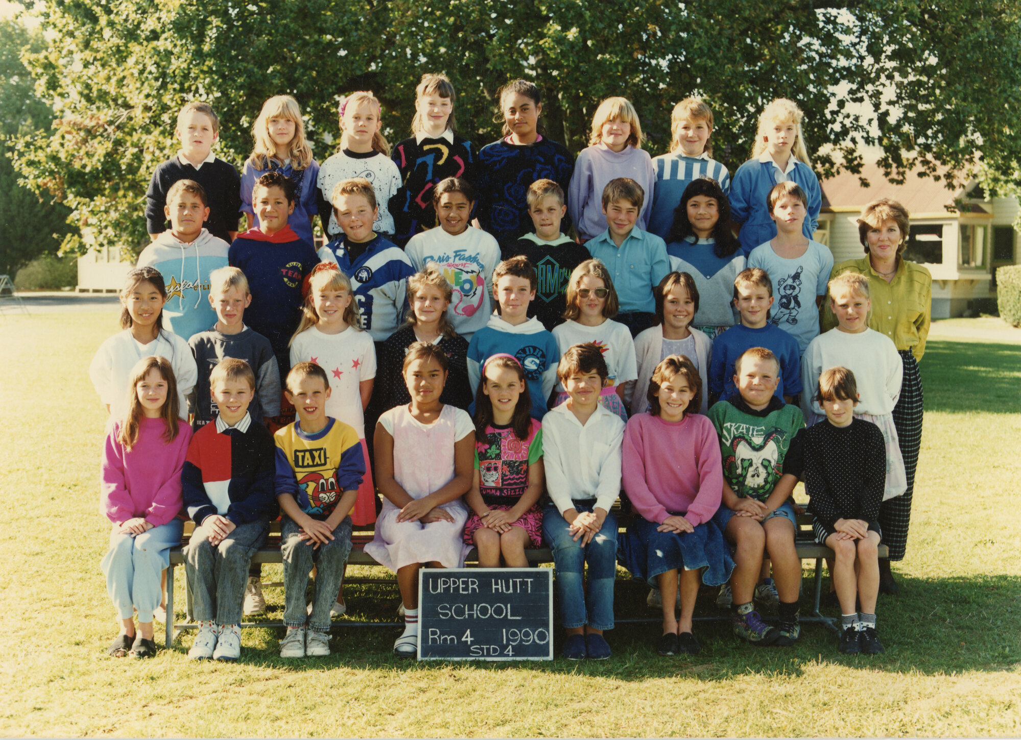 Upper Hutt School; Class photo Rm 4; 1990