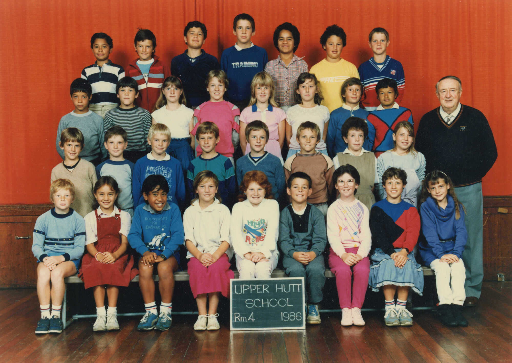 Upper Hutt School; Class photo Rm 4; 1986