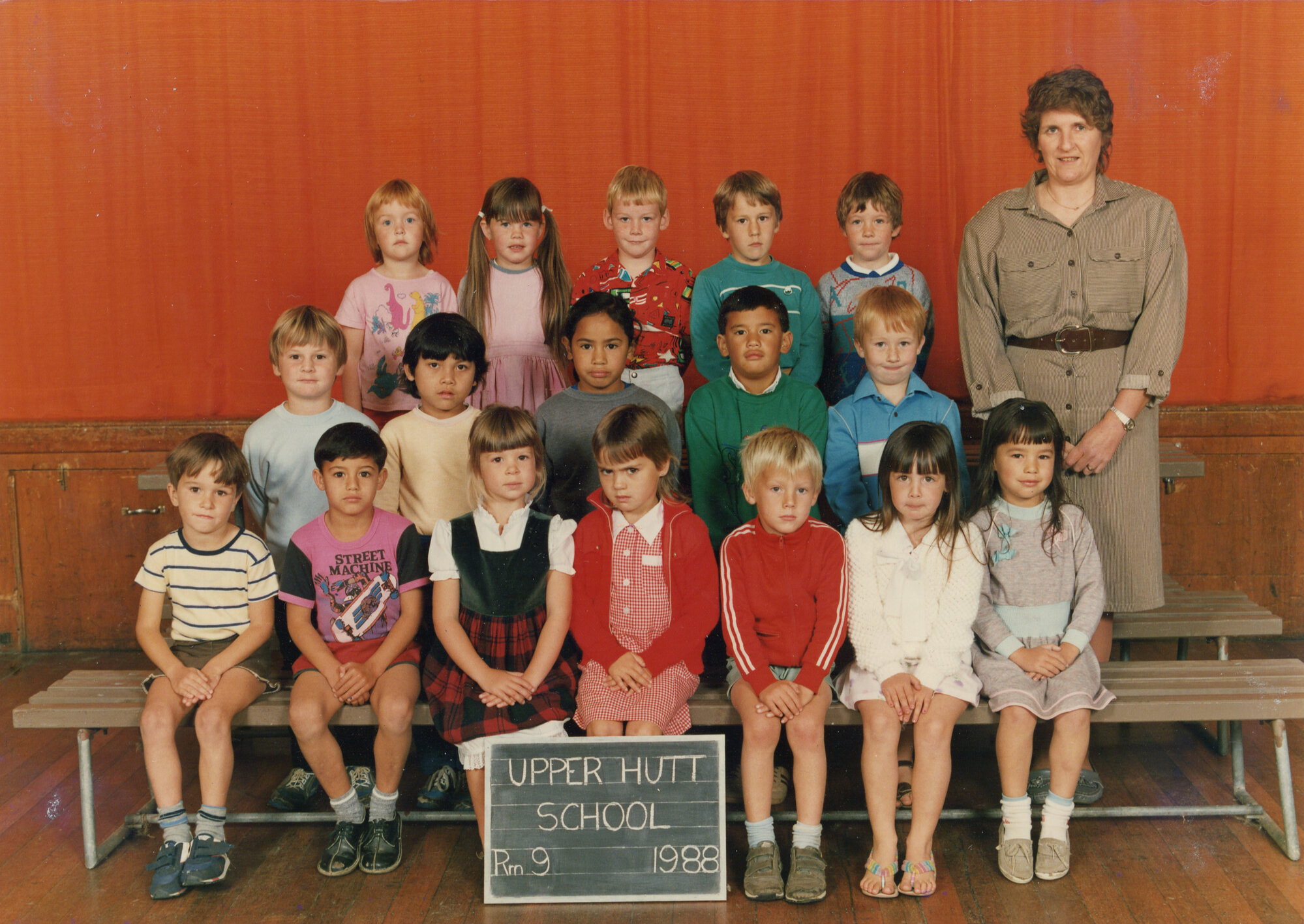 Upper Hutt School; Class photo Rm 9; 1988