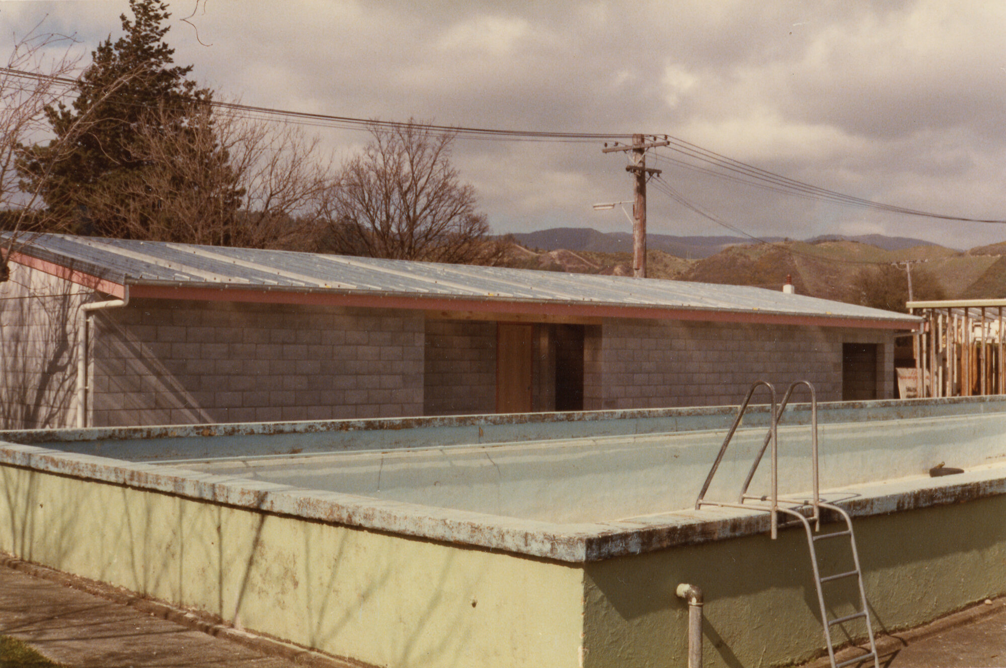 Upper Hutt School; Construction of new changing shed at pool; 1985