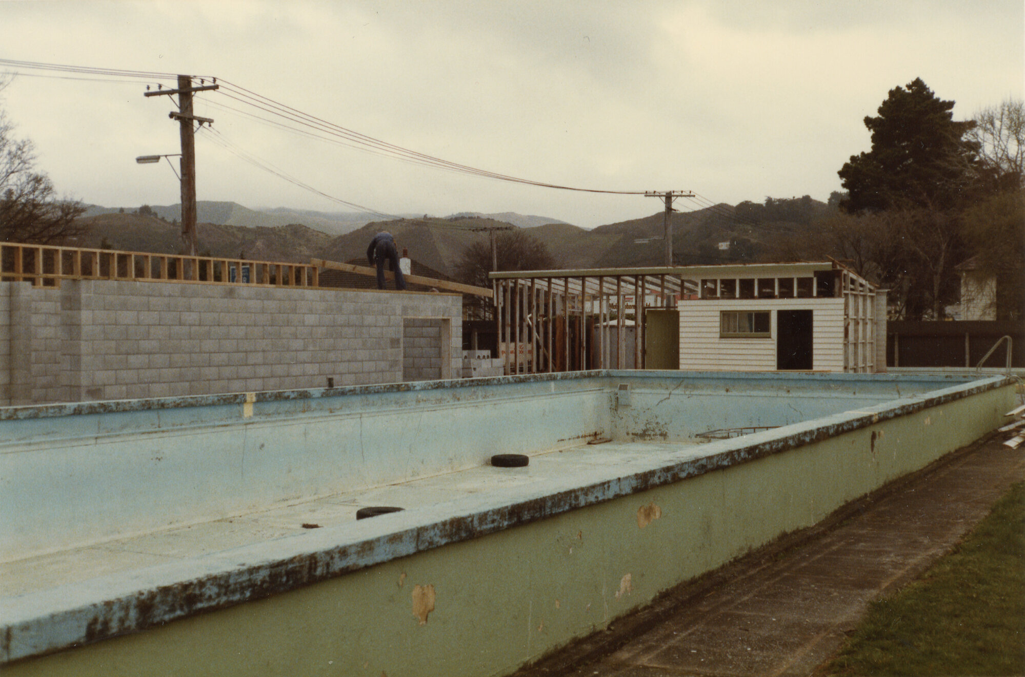 Upper Hutt School; Construction of new changing shed at pool; 1985