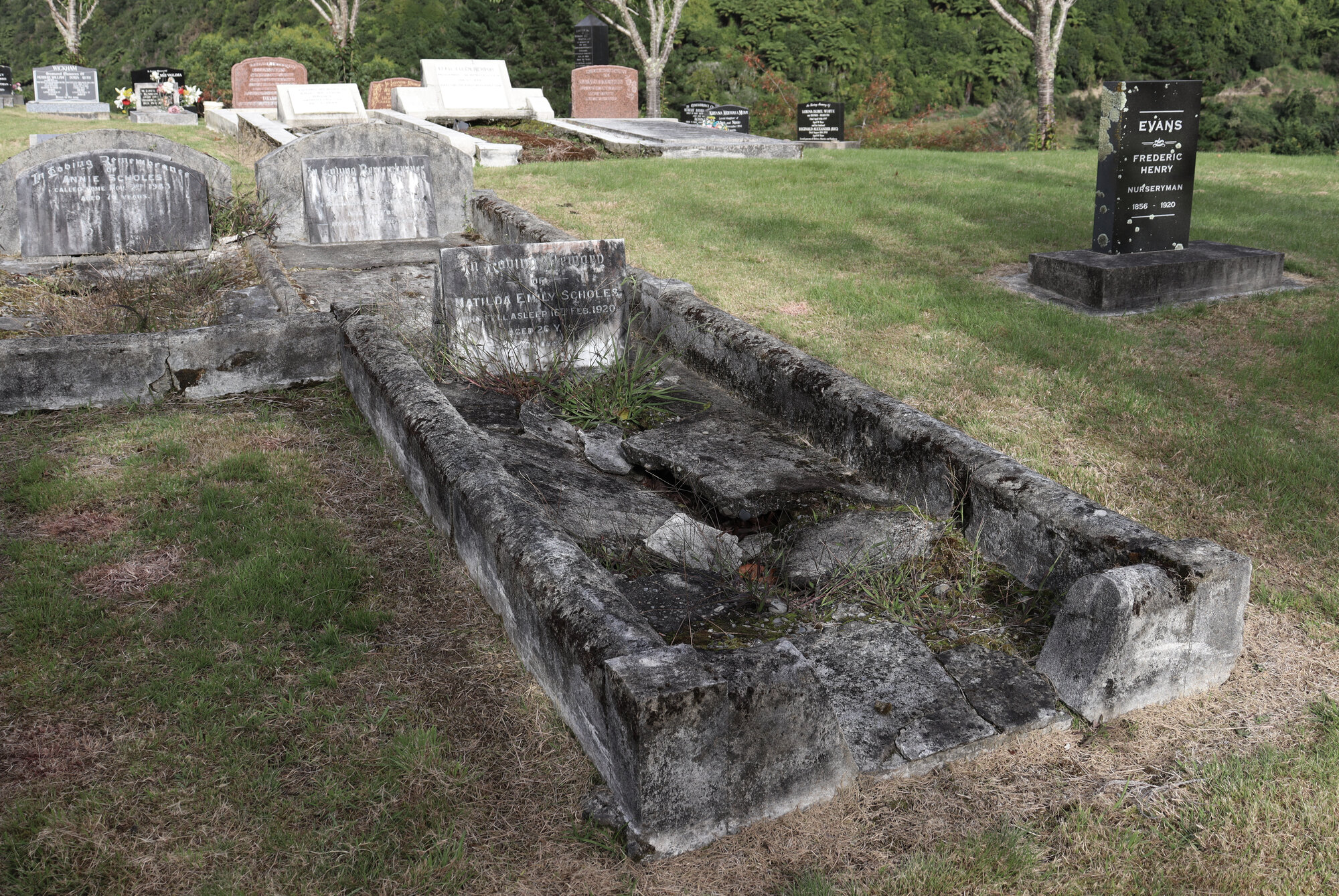 Akatārawa Cemetery