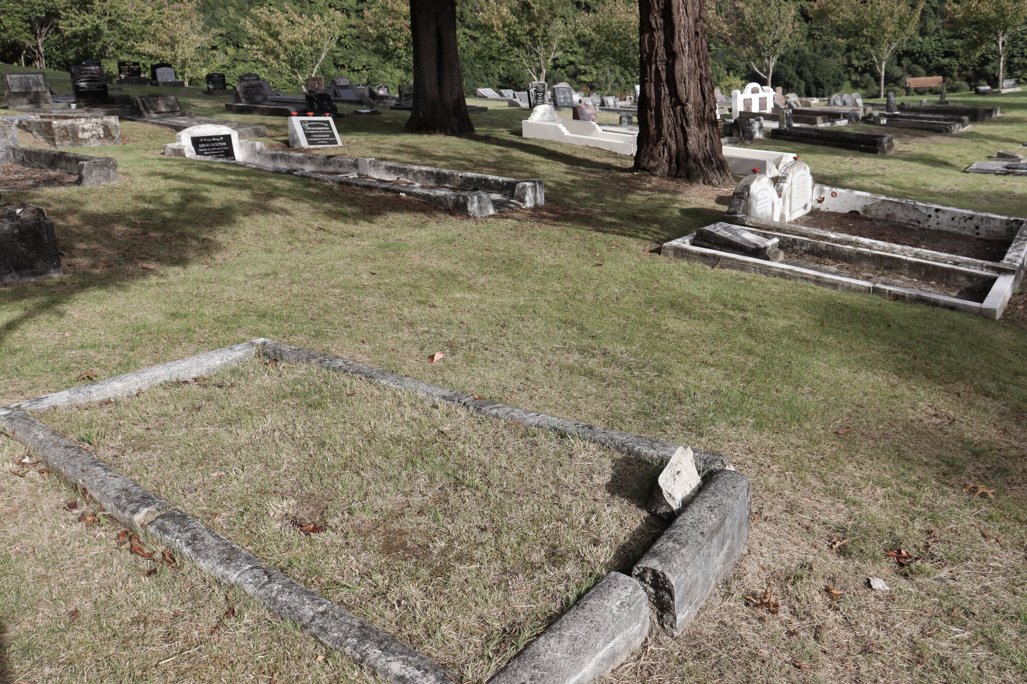 Akatārawa Cemetery