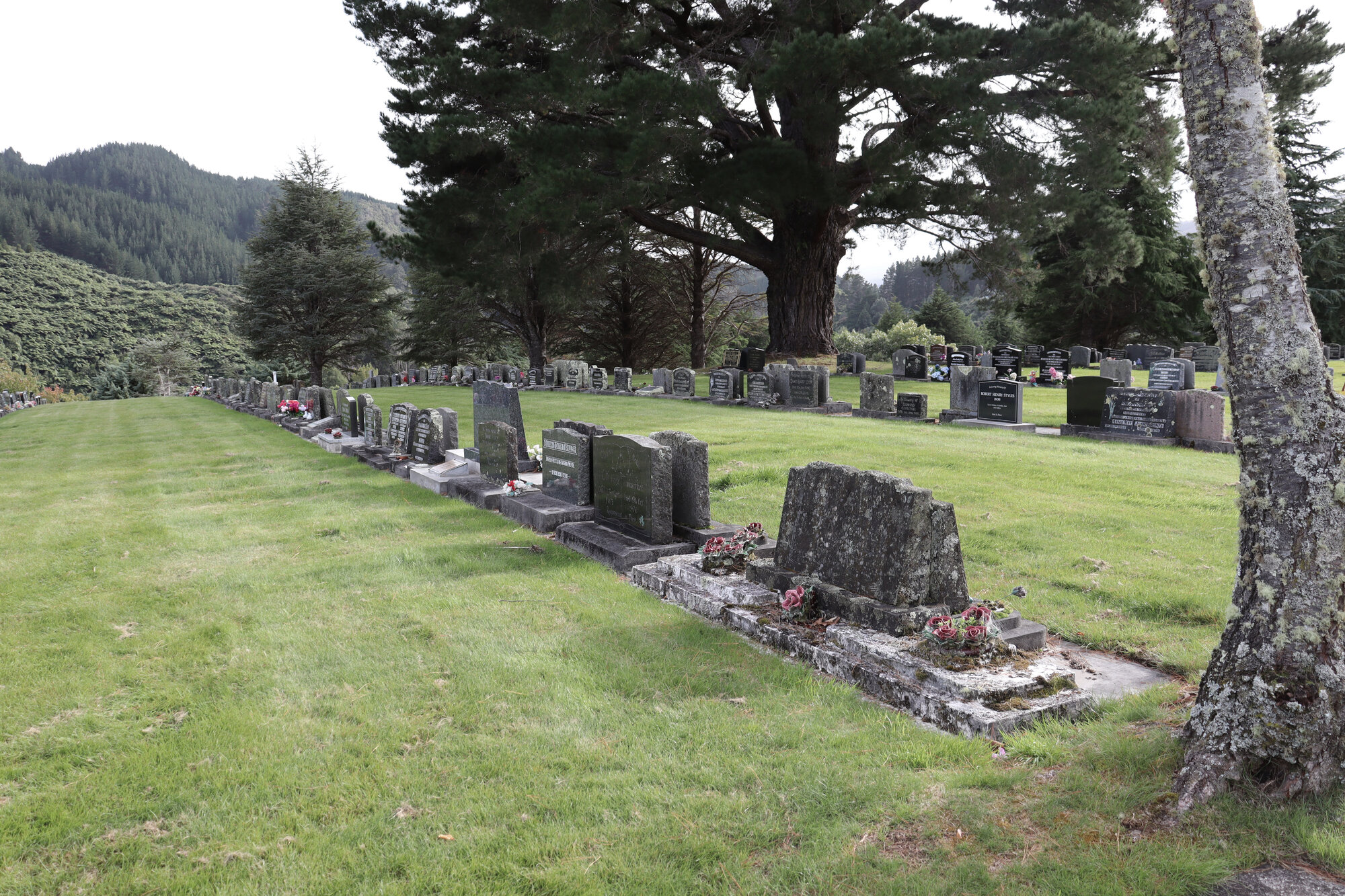 Akatārawa Cemetery