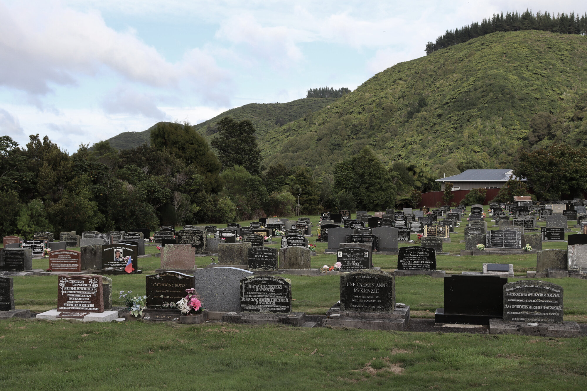Akatārawa Cemetery