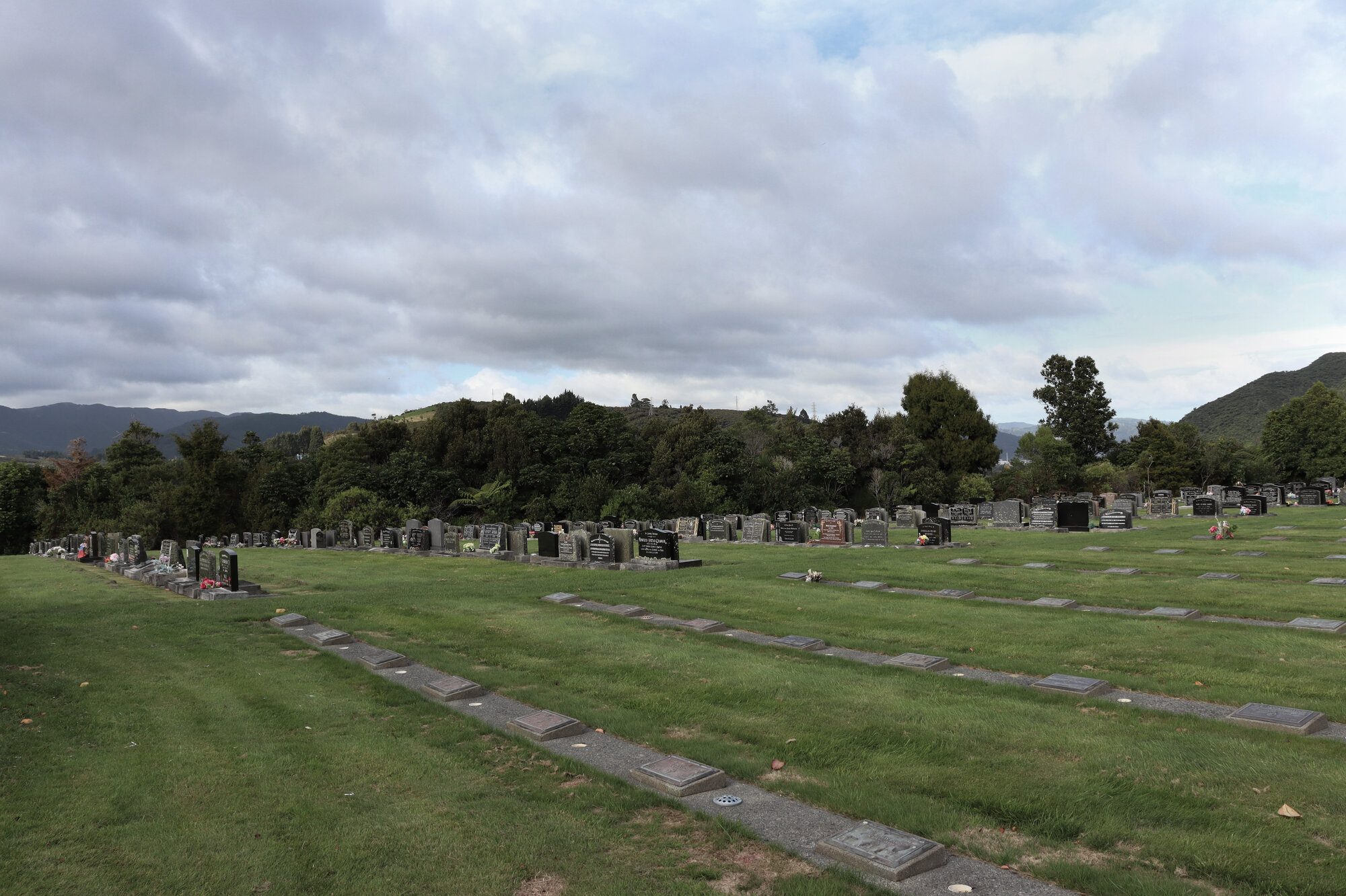 Akatārawa Cemetery
