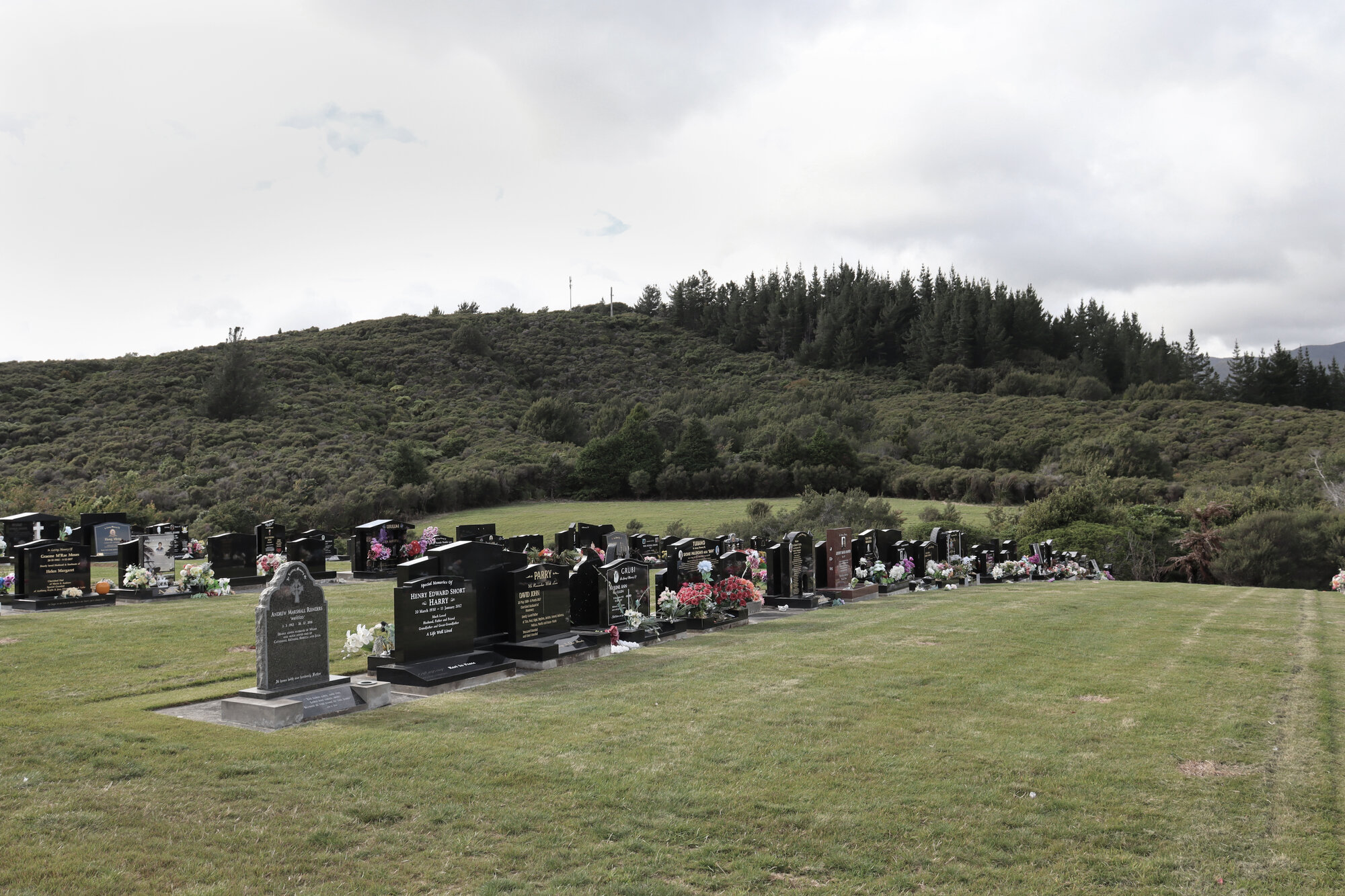 Akatārawa Cemetery