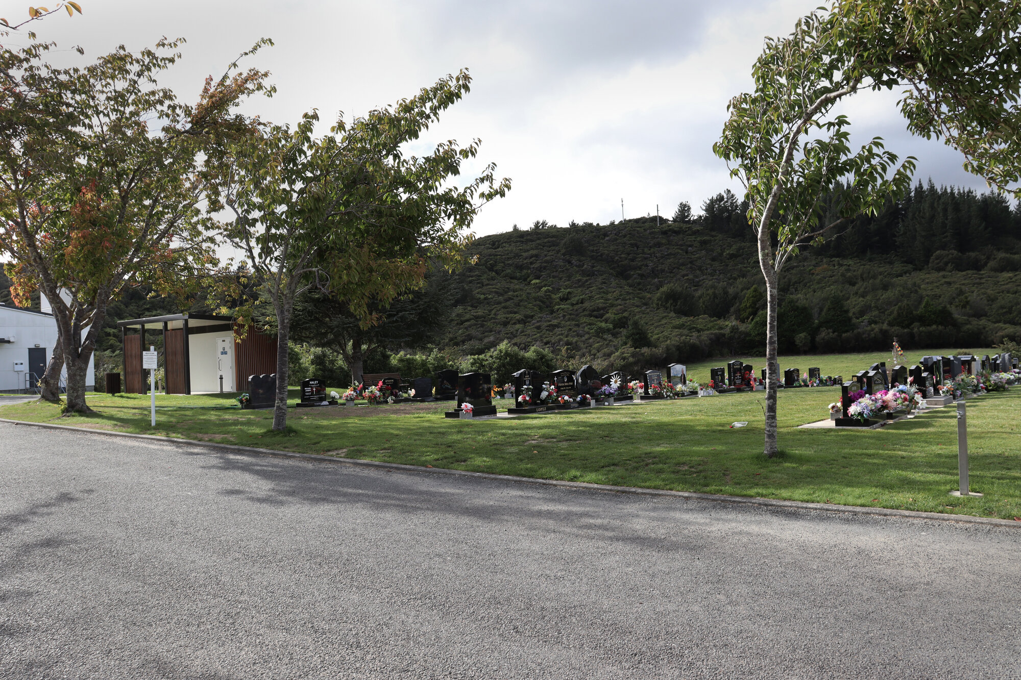 Akatārawa Cemetery