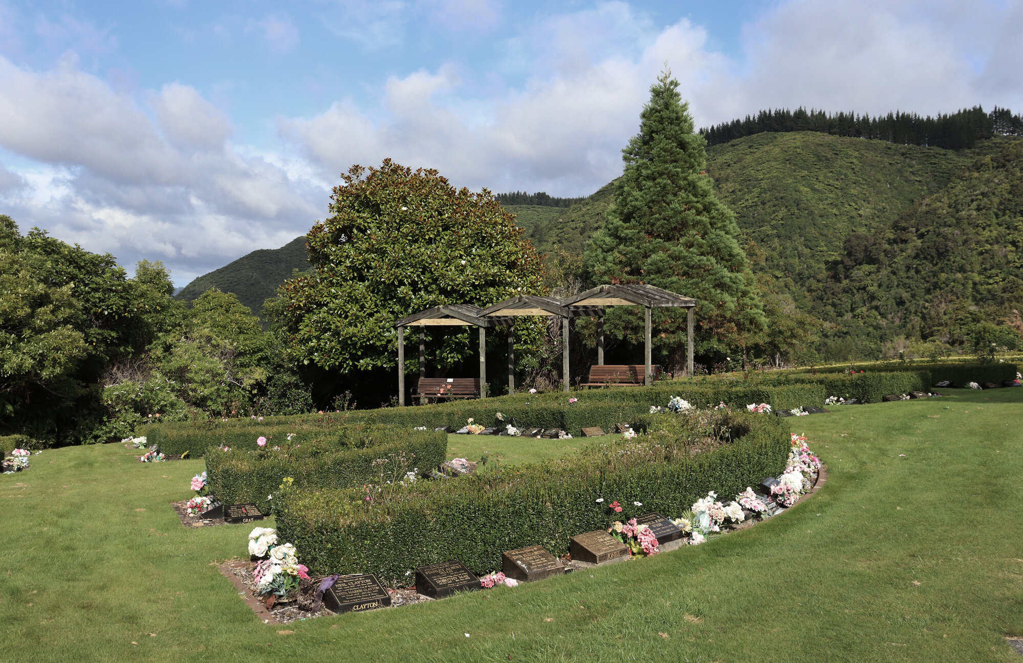 Akatārawa Cemetery