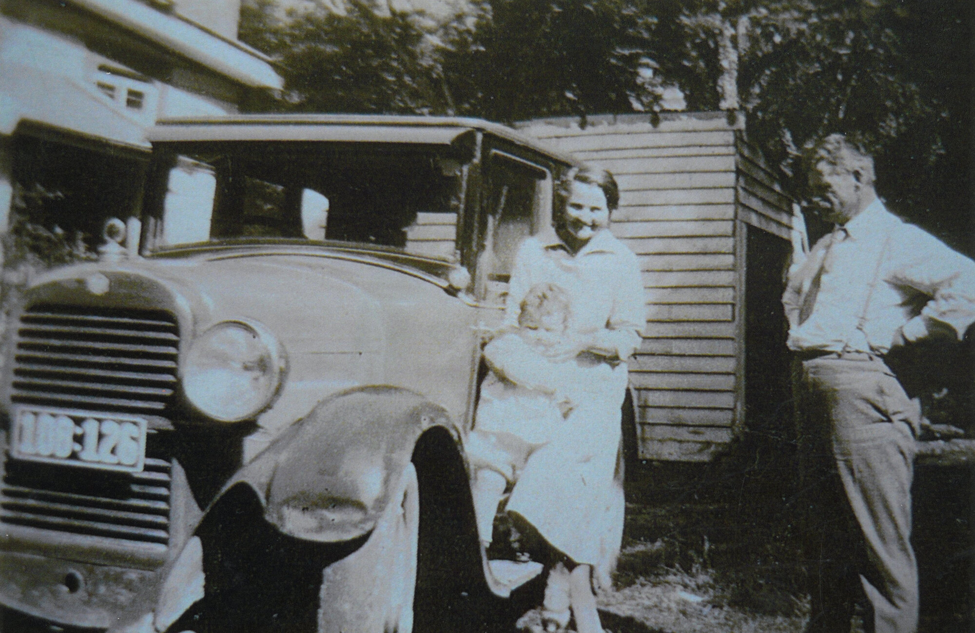 Margaret and Frank Benge, with Ivan Benge (baby); ca 1930s