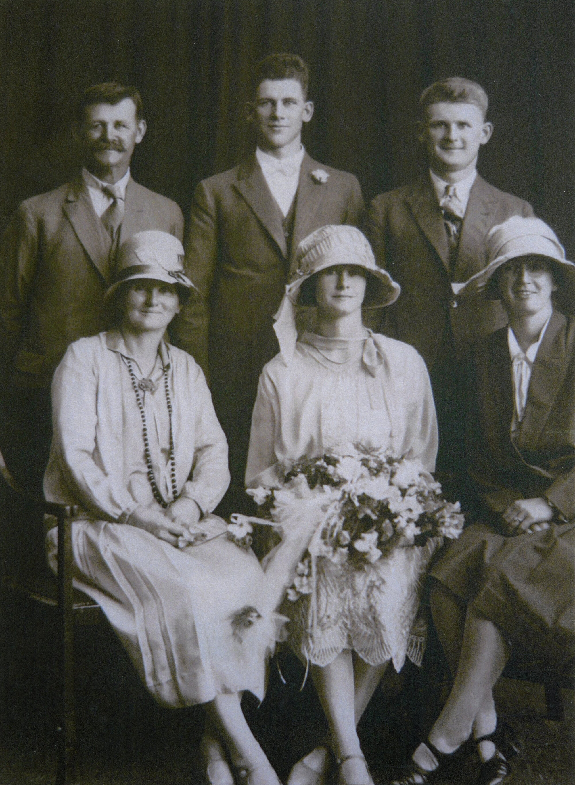 Wedding: Jessie Munn (nee Benge) and Wilf Munn; late 1920s