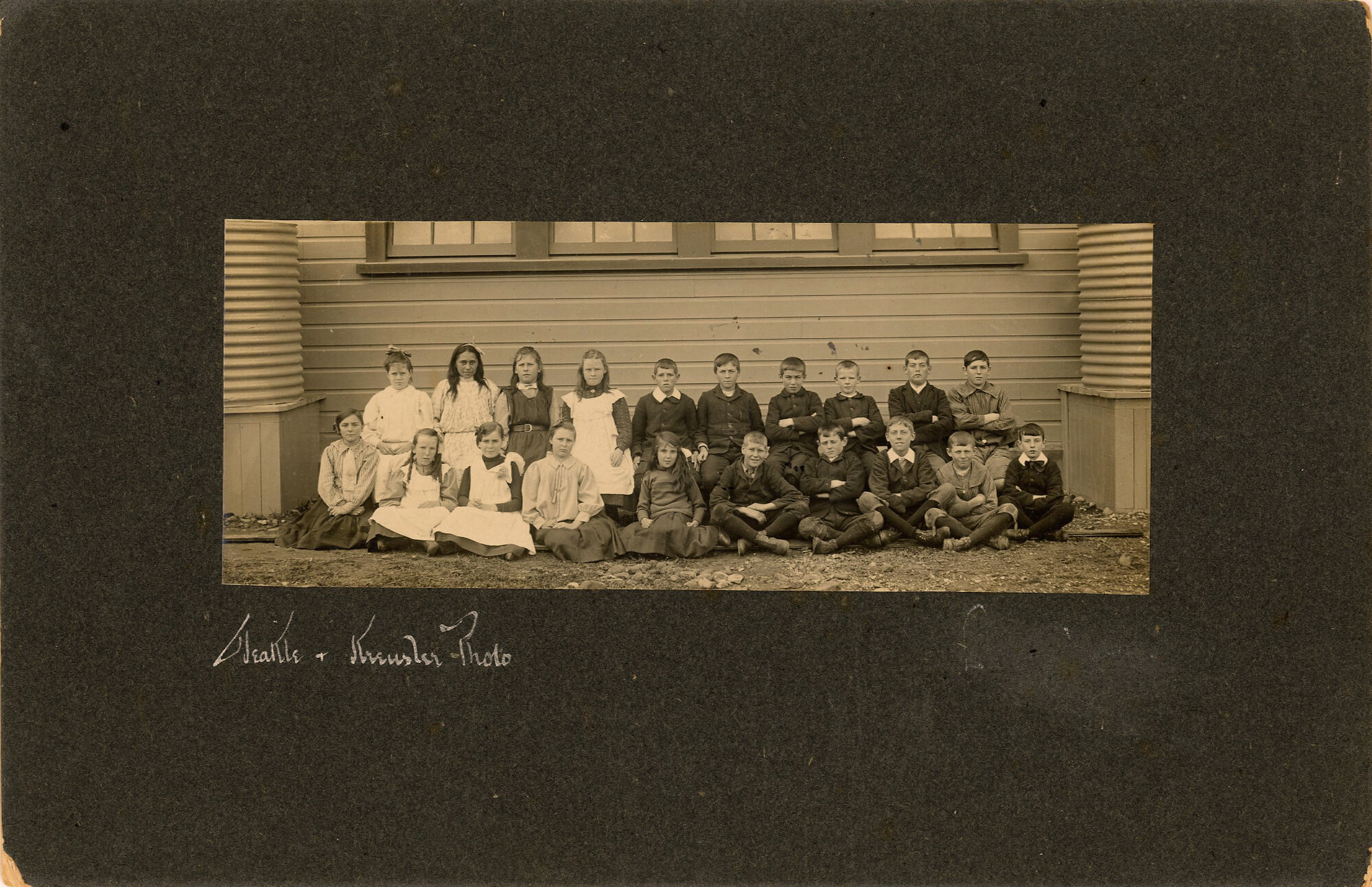 Upper Hutt Primary School; class photo, 1909 or later