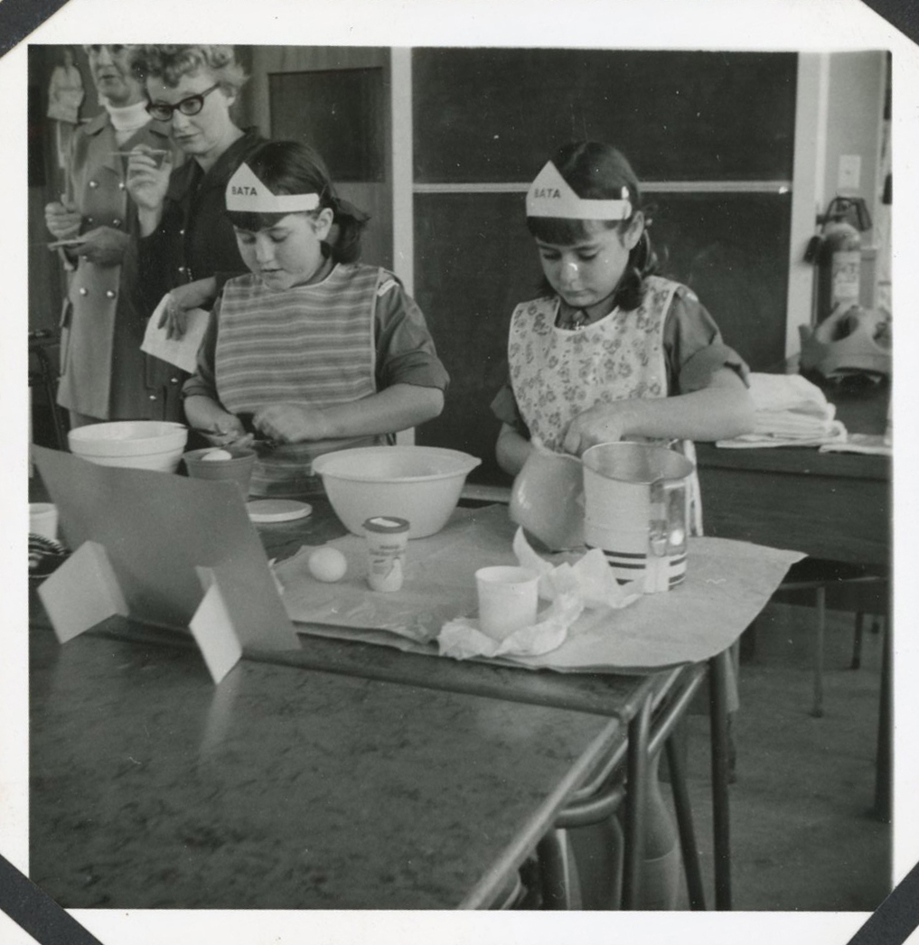 Upper Hutt Brownie Pack; Bata Bun Division Finals (2) ; 1971