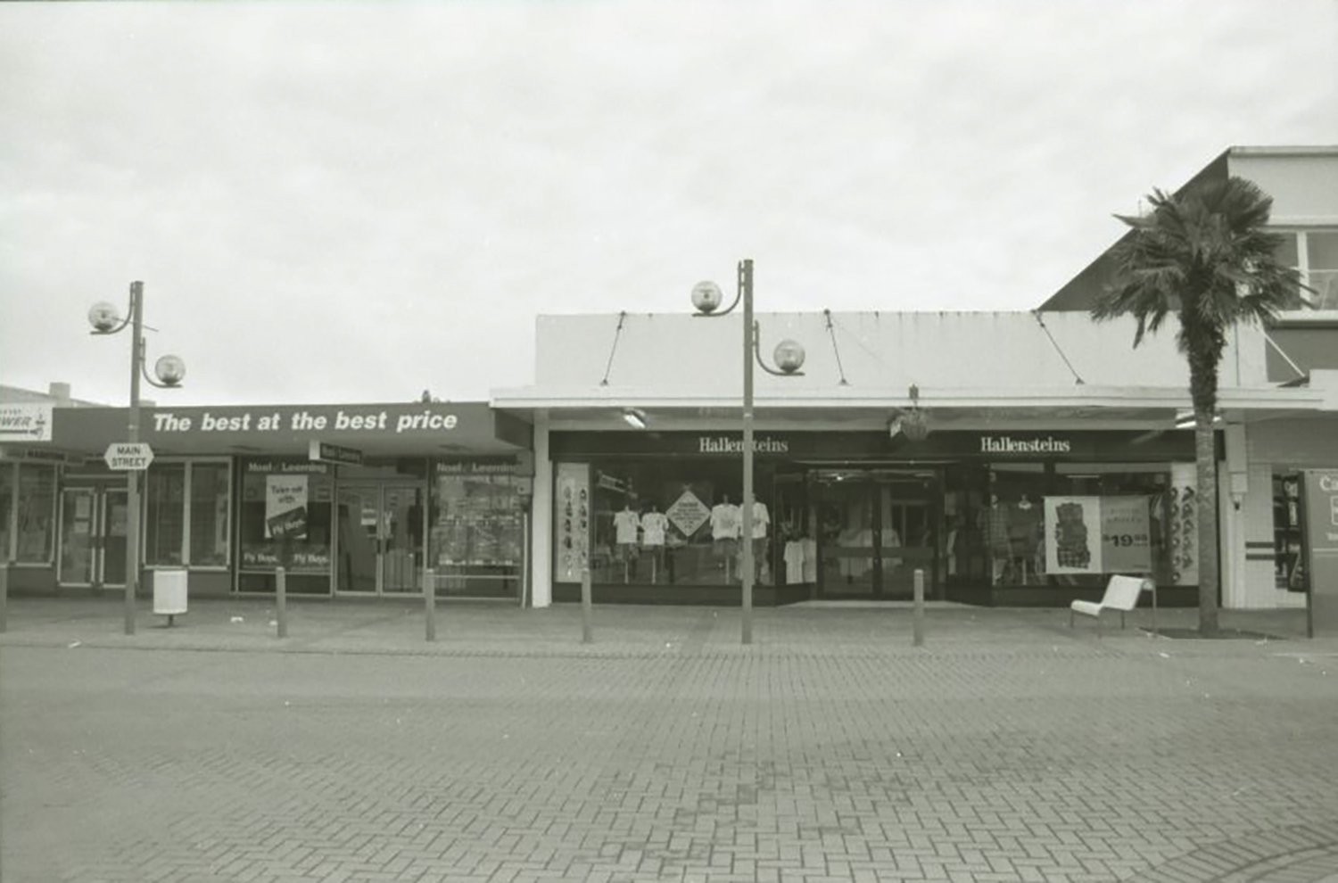 Main Street; Hallensteins; 1996