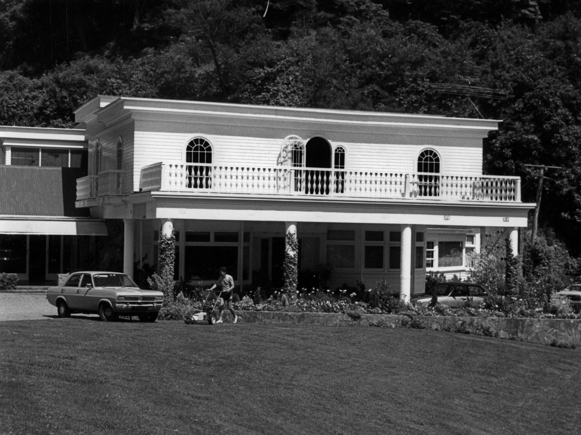 Wallaceville House, 25 Wallaceville Hill Road. [P2-144-327]
