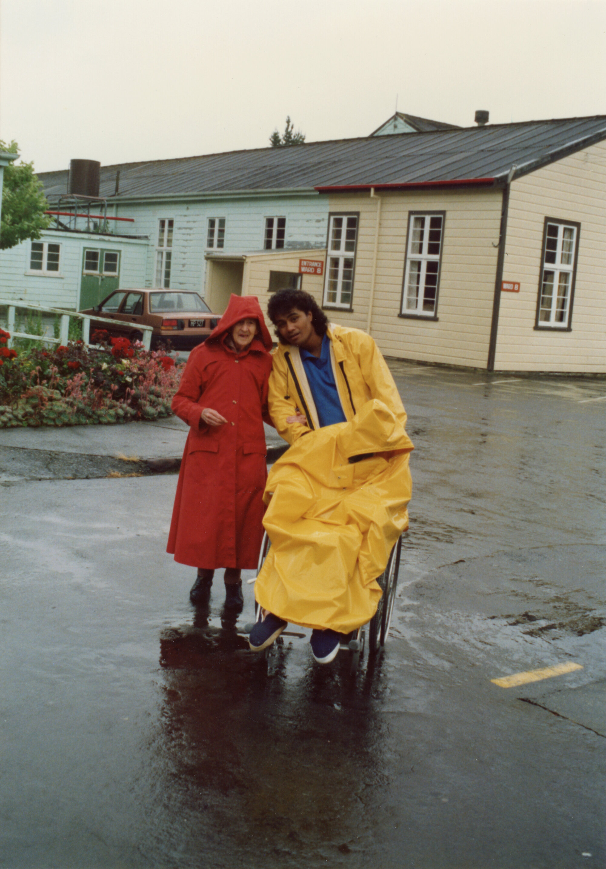 Silverstream Hospital; Orderly and Patients in Carpark; 1988