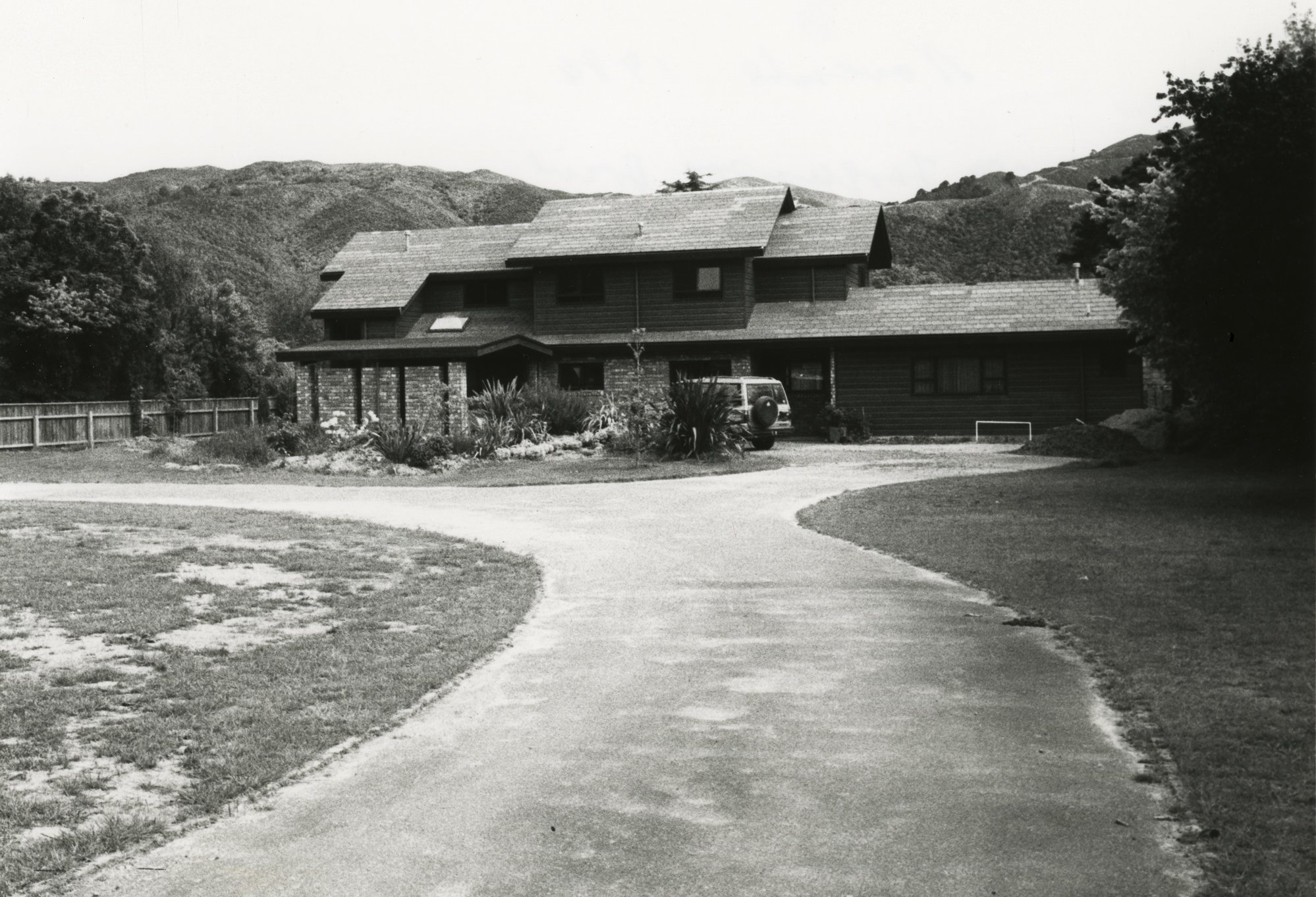 House, Fergusson Drive; No.  289. [P2-159-367]