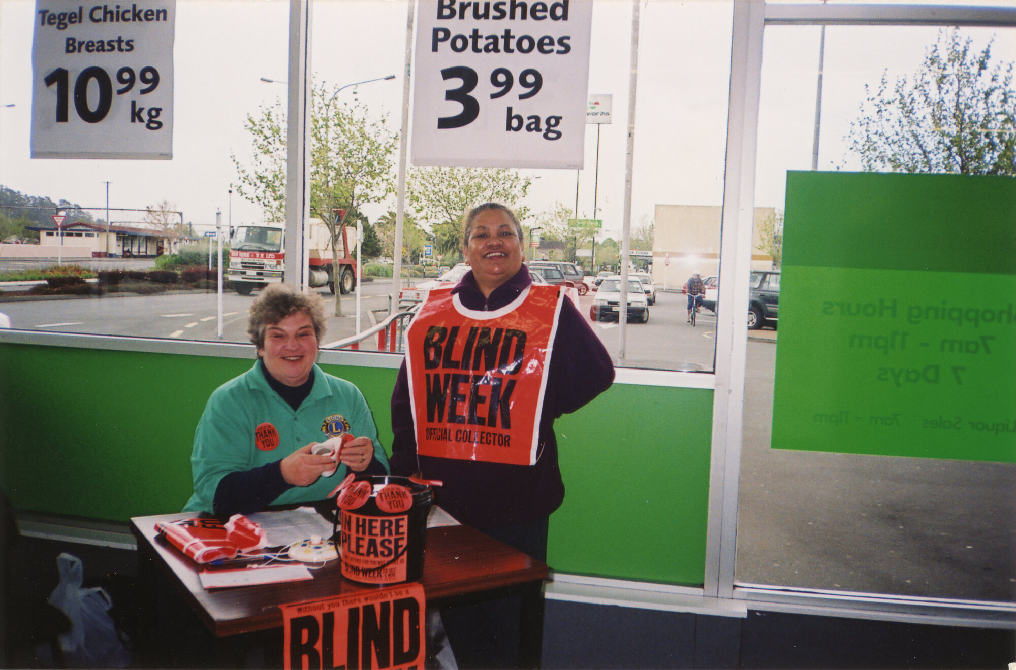 Heretaunga Lions Club; Collecting for the Blind; 2002