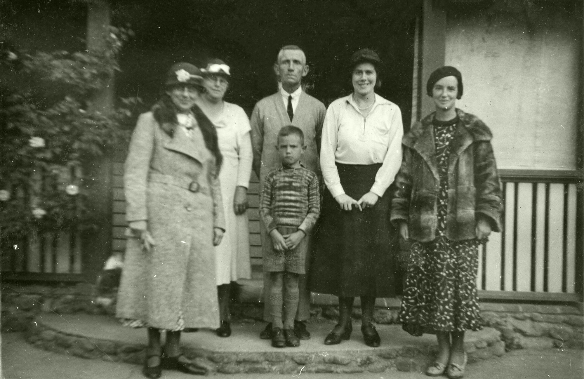 Major R.J.D. Davis and Family; 1935
