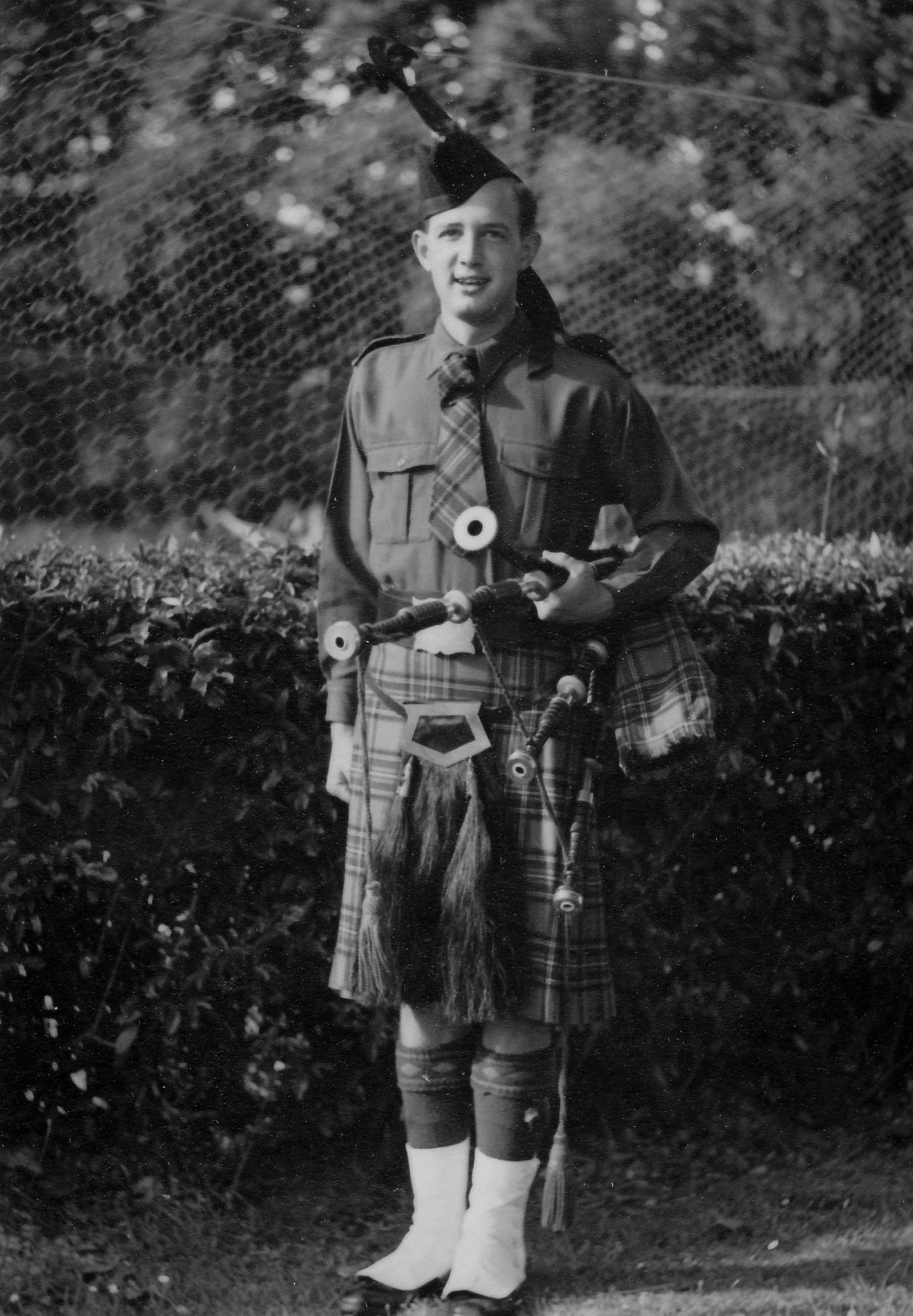 Upper Hutt Pipe Band; Peter Josland; 1940s