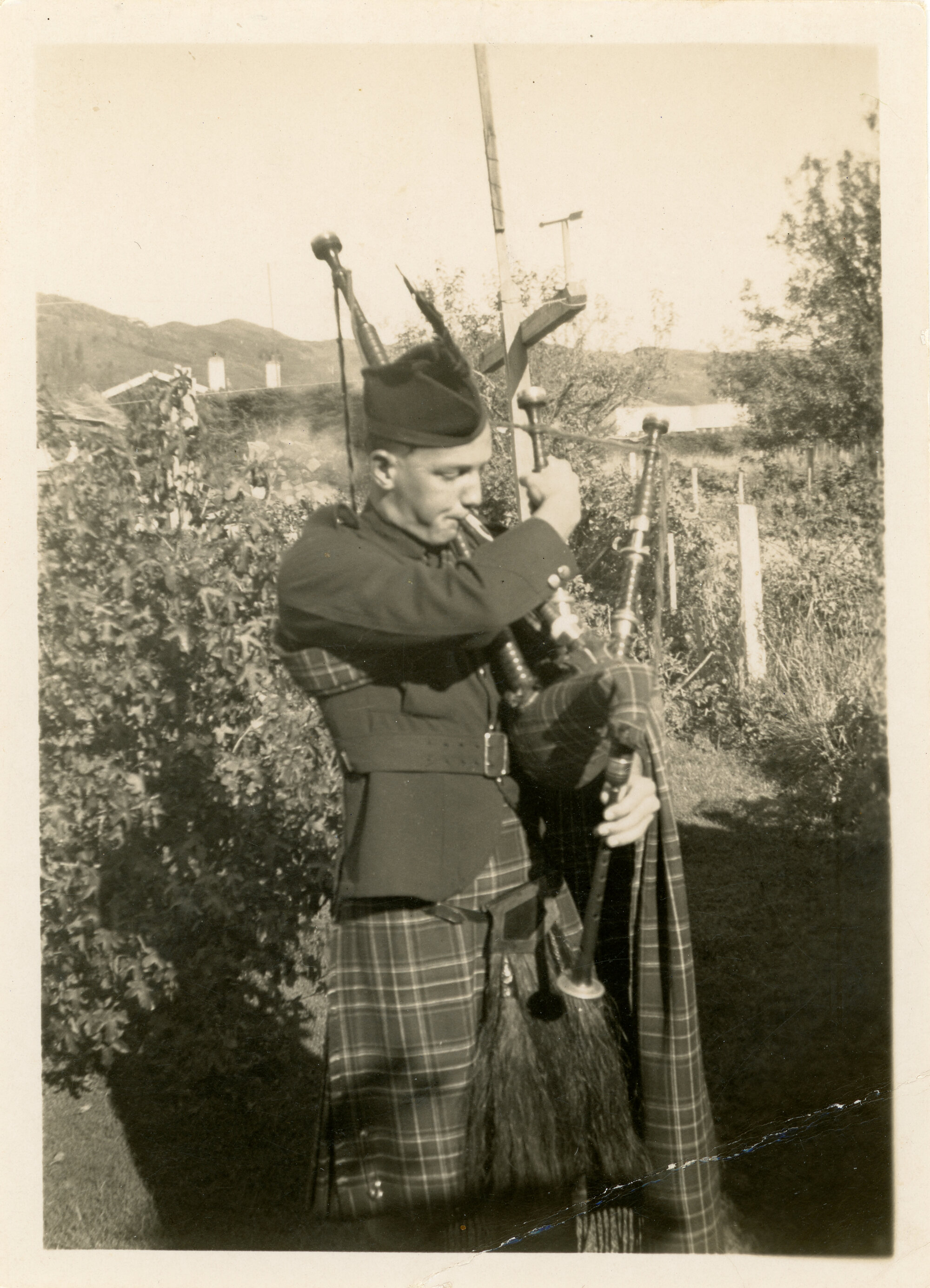 Upper Hutt Pipe Band; Peter Josland; late 1940s