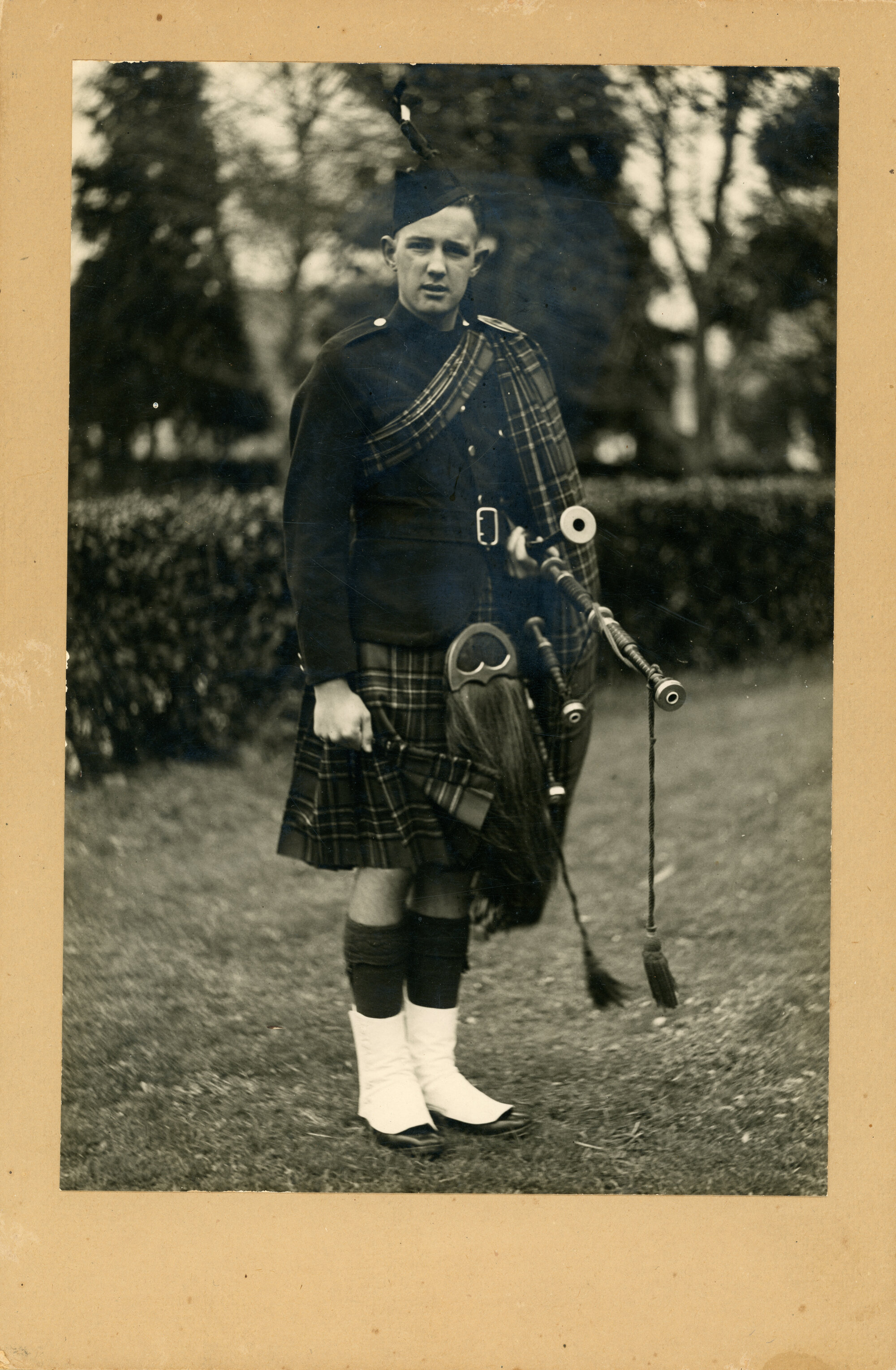 Upper Hutt Pipe Band; Peter Josland; ca. 1945