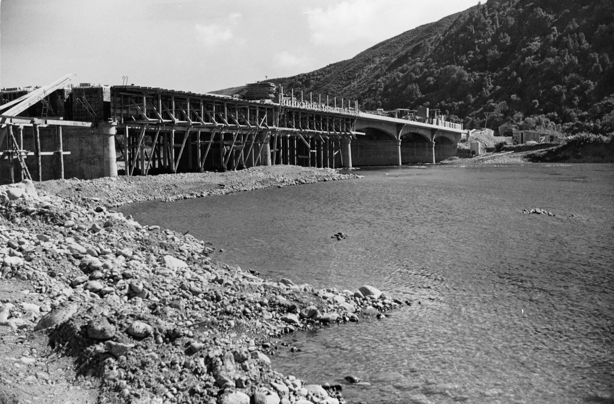 Silverstream road bridge over Te Awa Kairangi / Hutt River; under ...