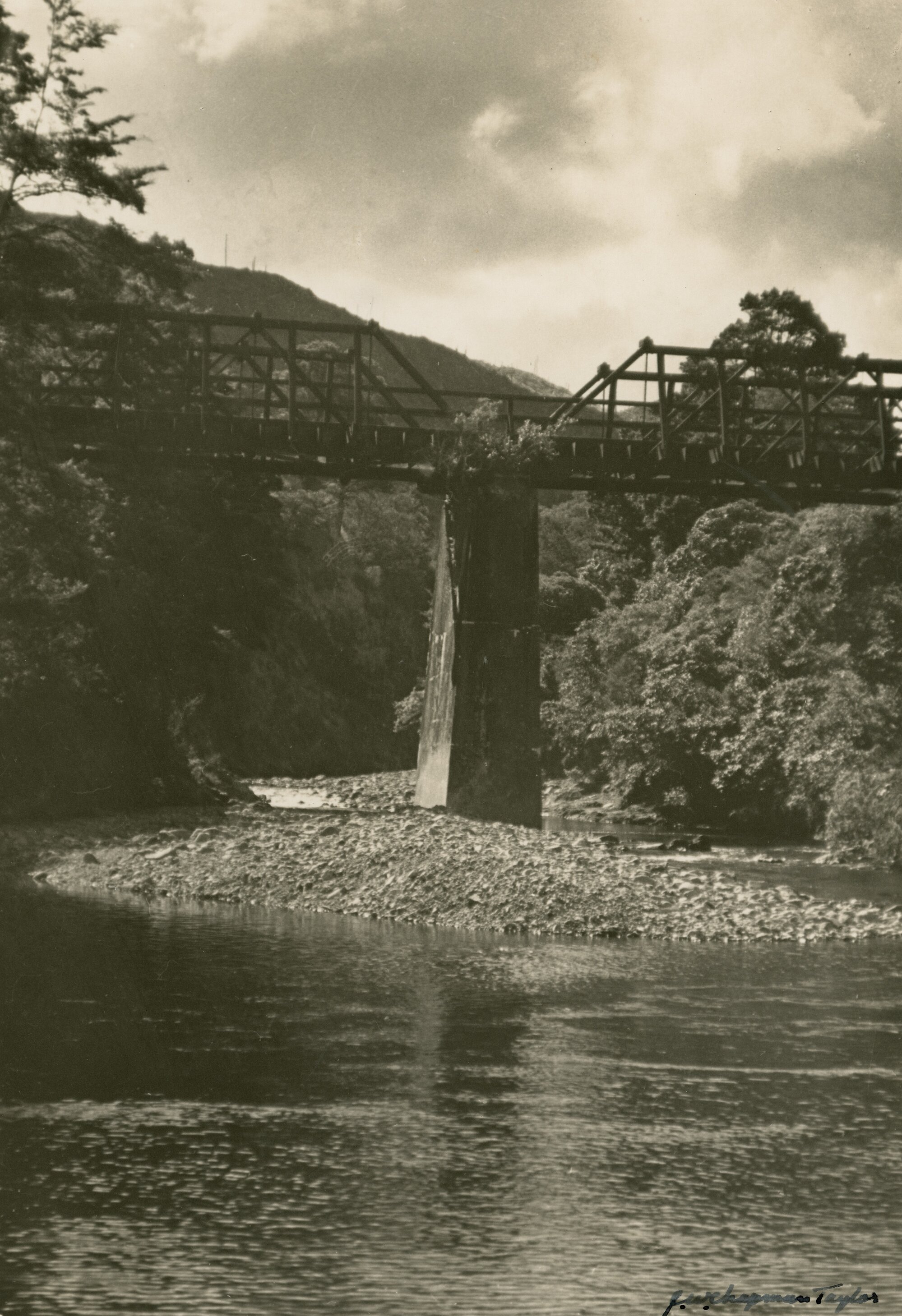 Akatarawa bridge 1, leading to Bridge road; timber truss.