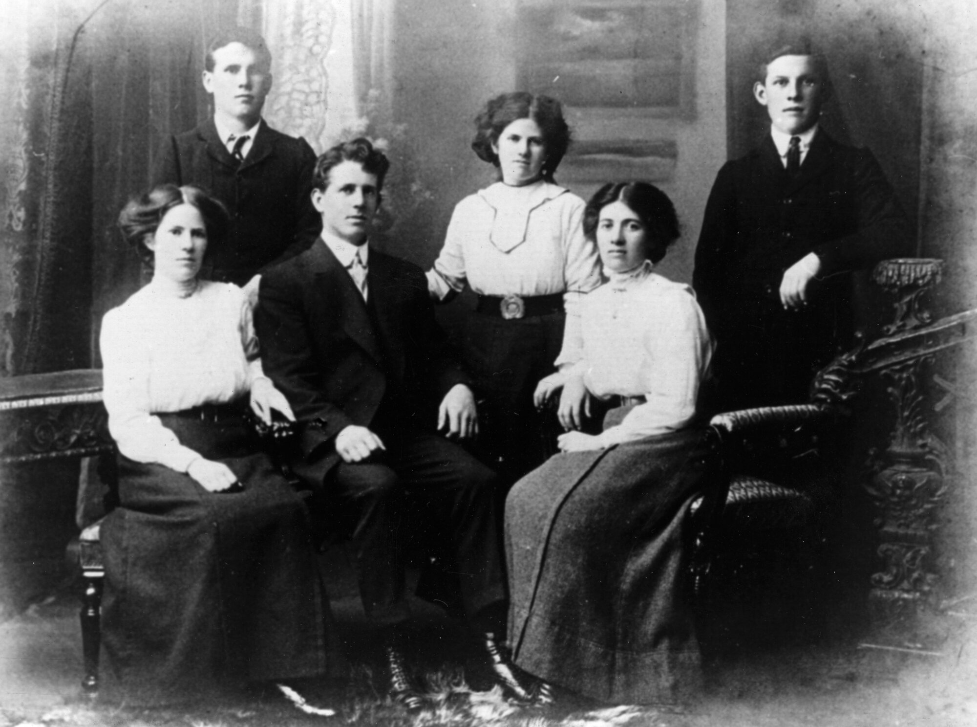 Clifford family portrait; back, Walter, Eileen May, Arthur; front, Olive, Stan, Freda.