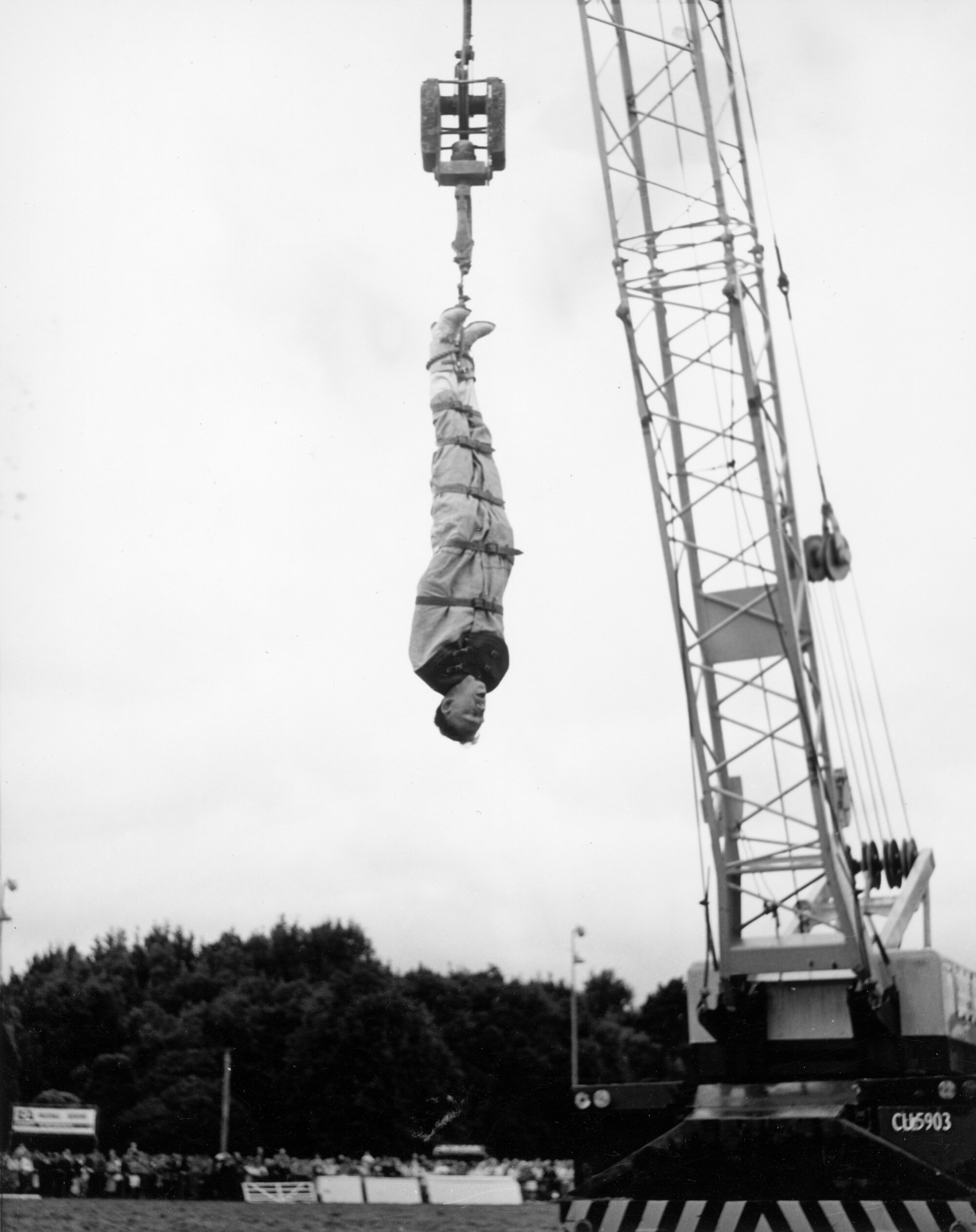 Escapologist at A &amp; P  show, Trentham Park 2; lift under way.