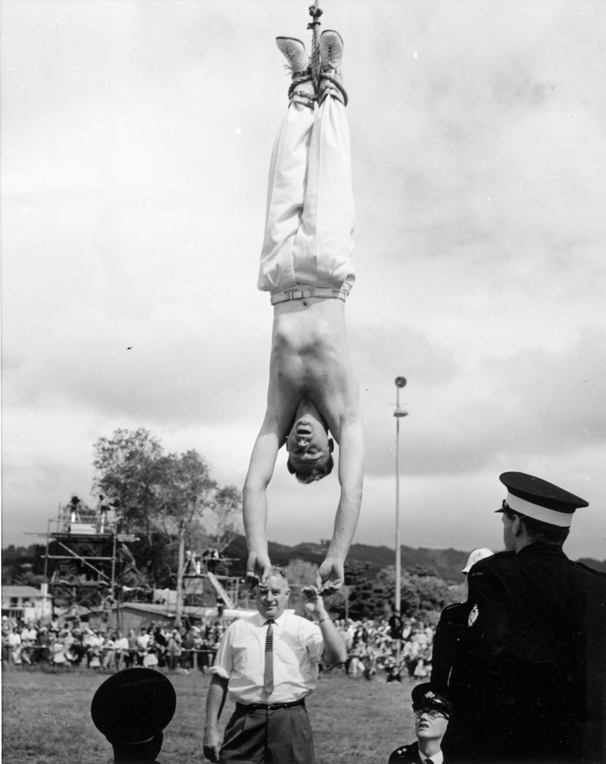 Escapologist at A &amp; P show, Trentham Park 6; lowered from crane.