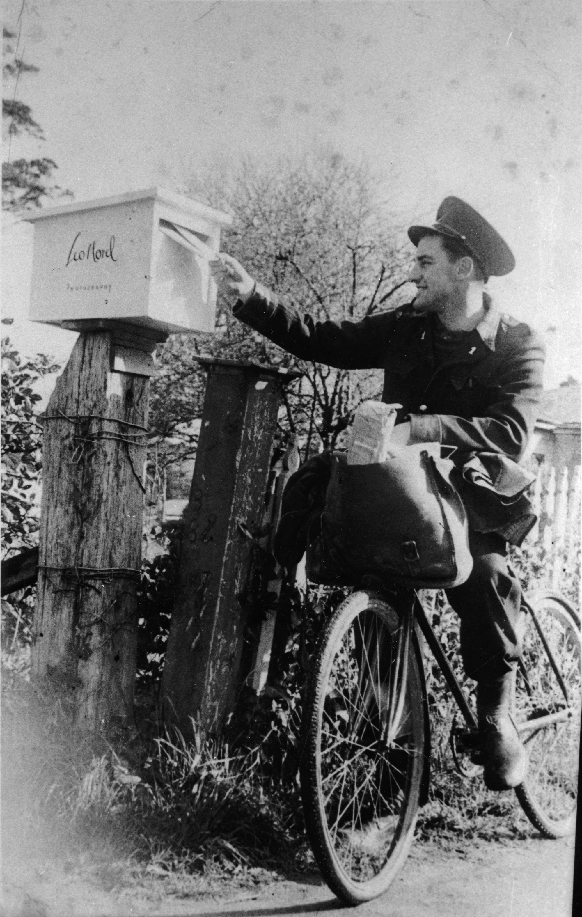 Postman; 'Cliff (Gribben) on post run 1948'. [P2-681-1685]