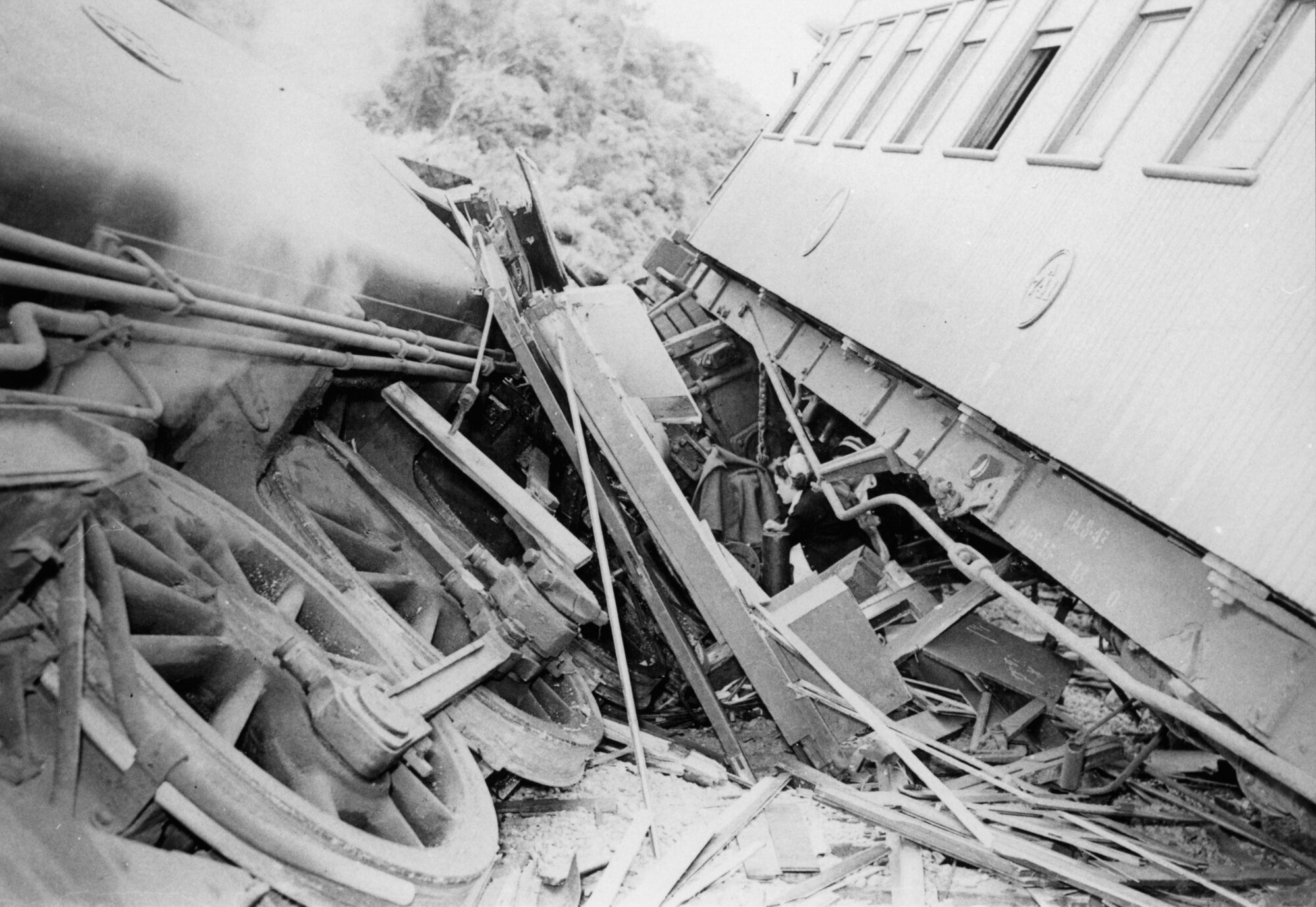 Railway accident; Upper Hutt-Wellington train on faulty track near Haywards; 3 killed, 20 injured. [P2-682-1687]