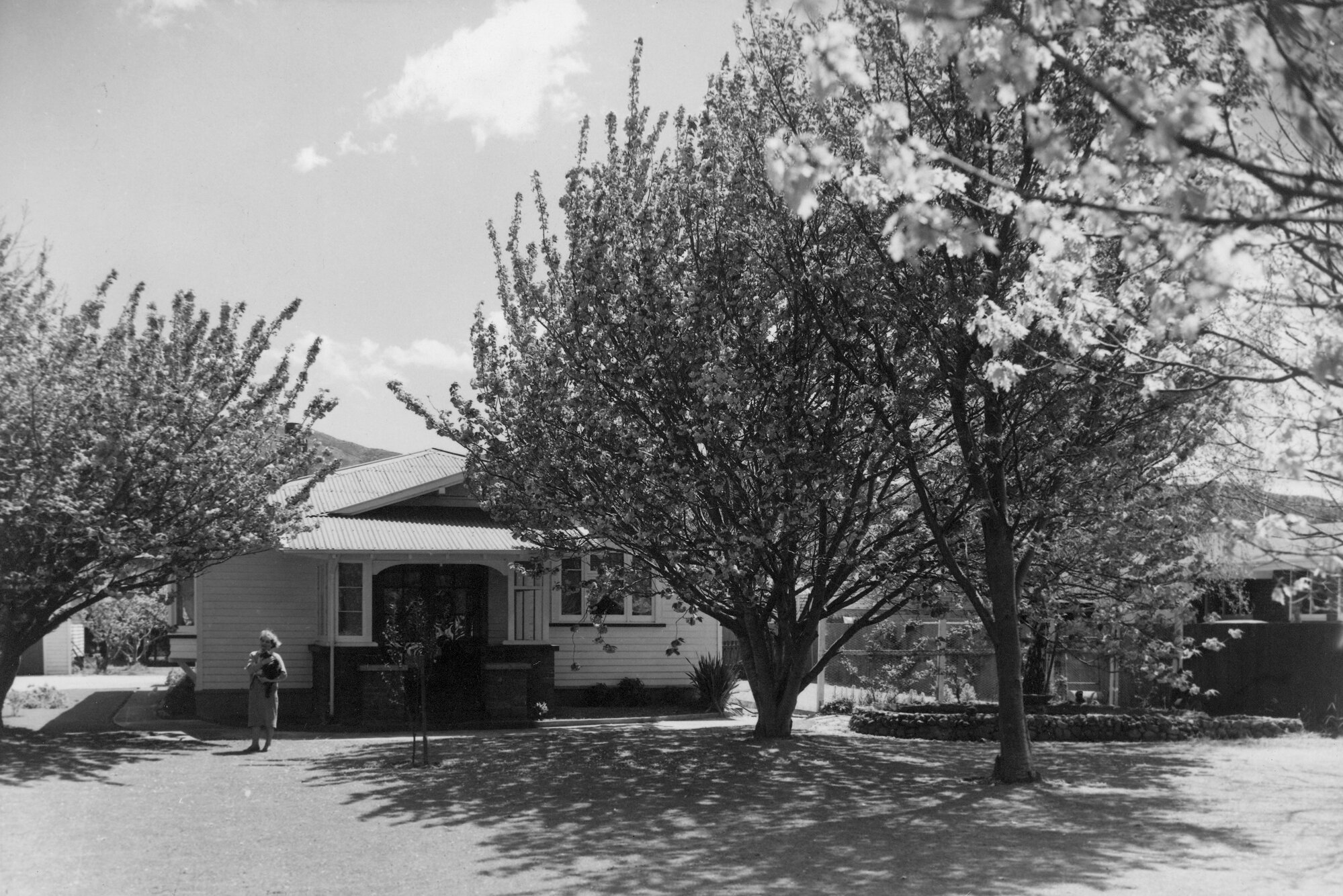 House, Fergusson Drive; No.  393, prior to upper storey addition 1. [P2-739-1807]