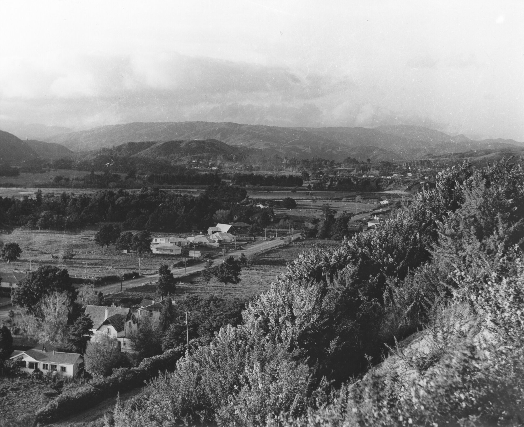 Upper Hutt from hill opposite Kashmir Avenue, looking east to Maoribank.