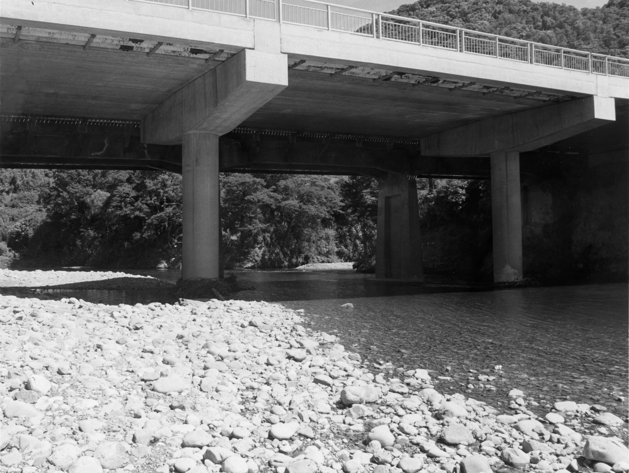 Birchville bridge 3 and older bridge, viewed from upstream.