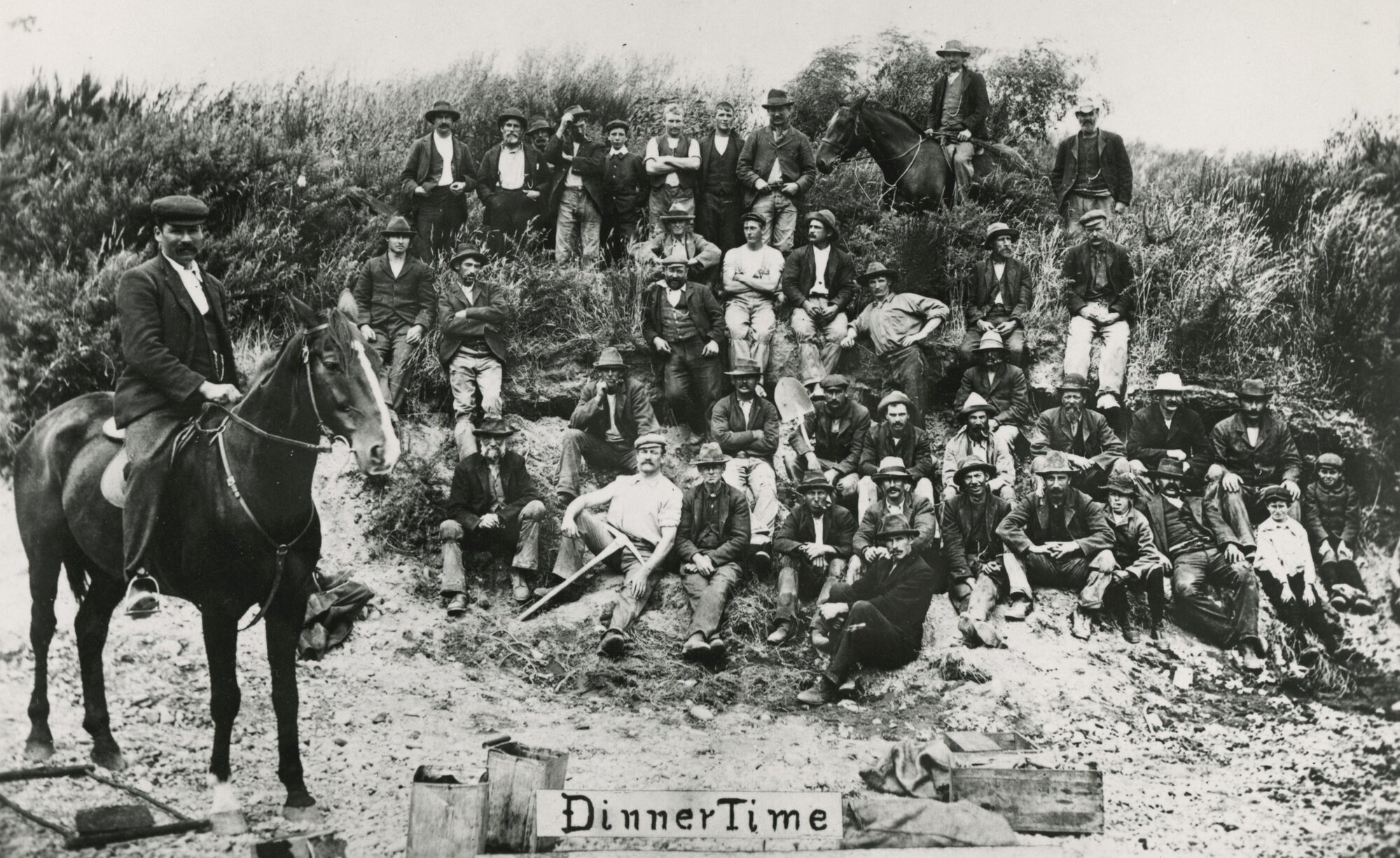 Te Awa Kairangi / Hutt River, 1902; work gang, dinner time.