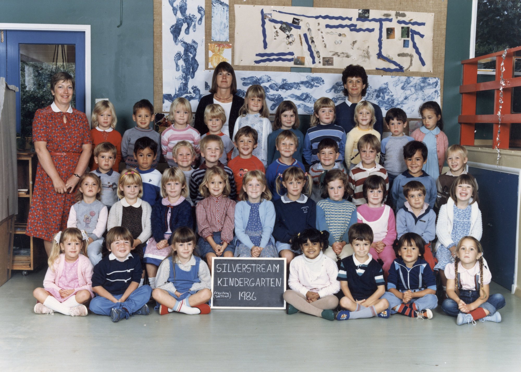 Silverstream kindergarten 1986; group portrait of morning session staff and children.
