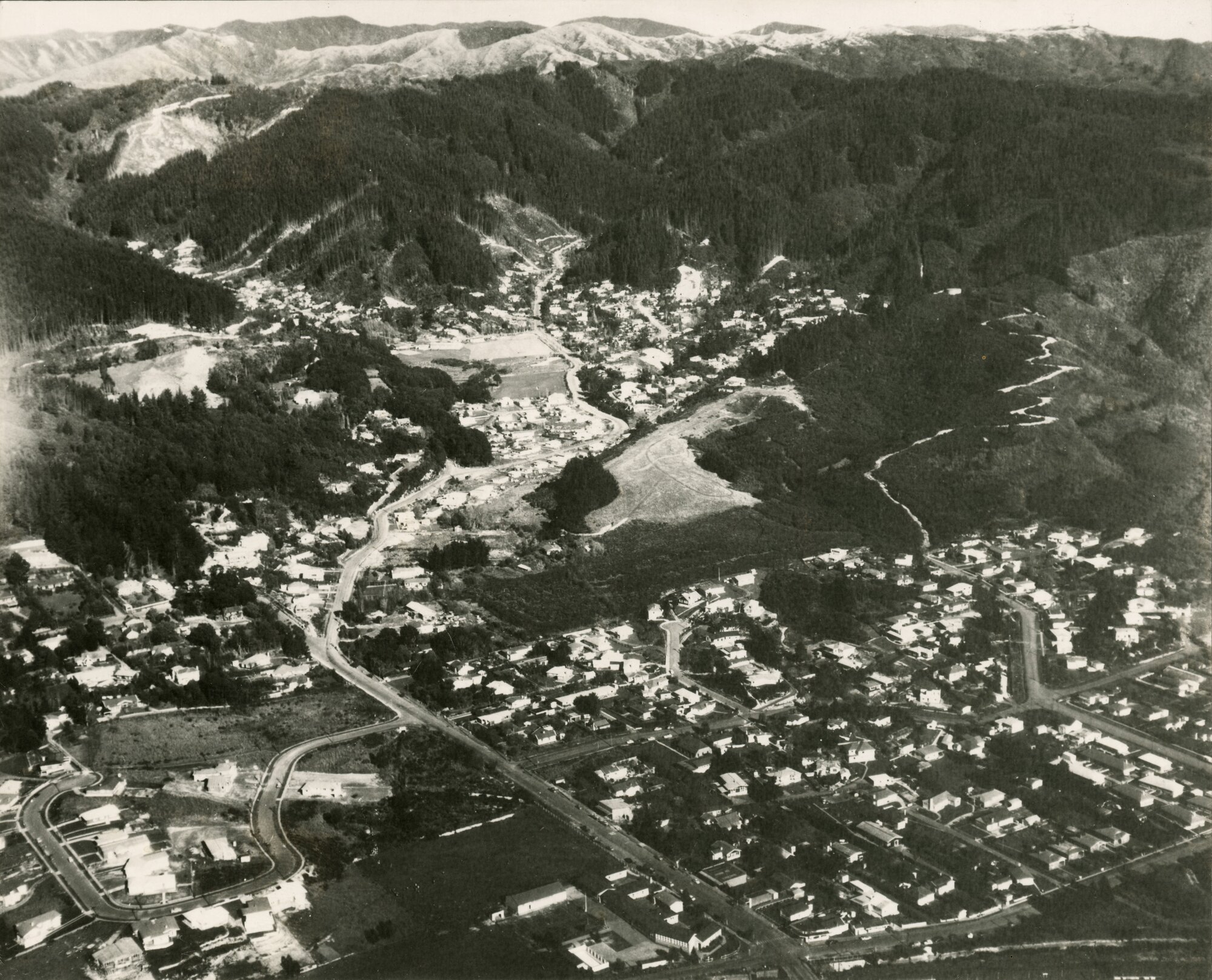 Aerial view; Silverstream and Pinehaven, looking south ca 1970s