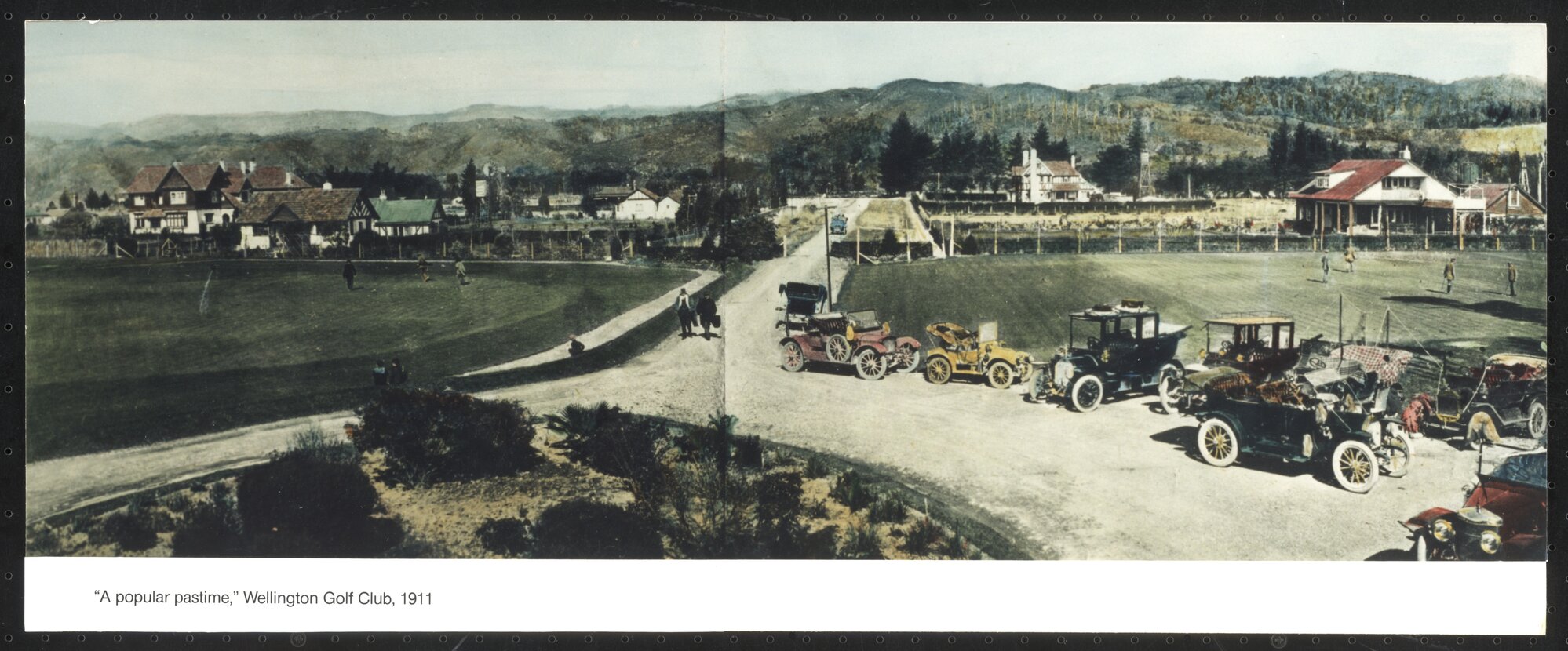 Golf; Heretaunga course entrance, 1911, looking south along Golf Road. 