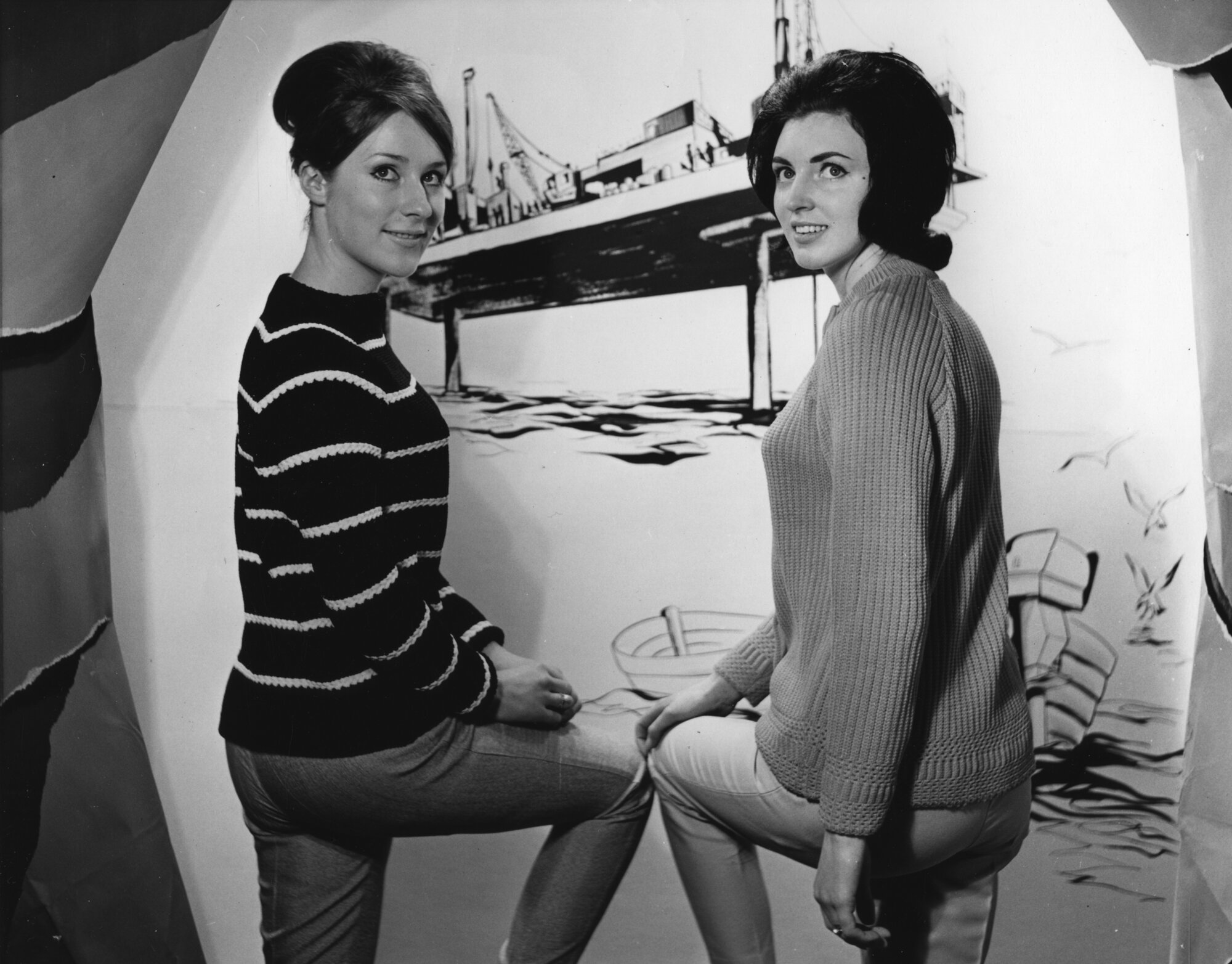 Fashion display 1C; models, unidentified [P3-164-849]