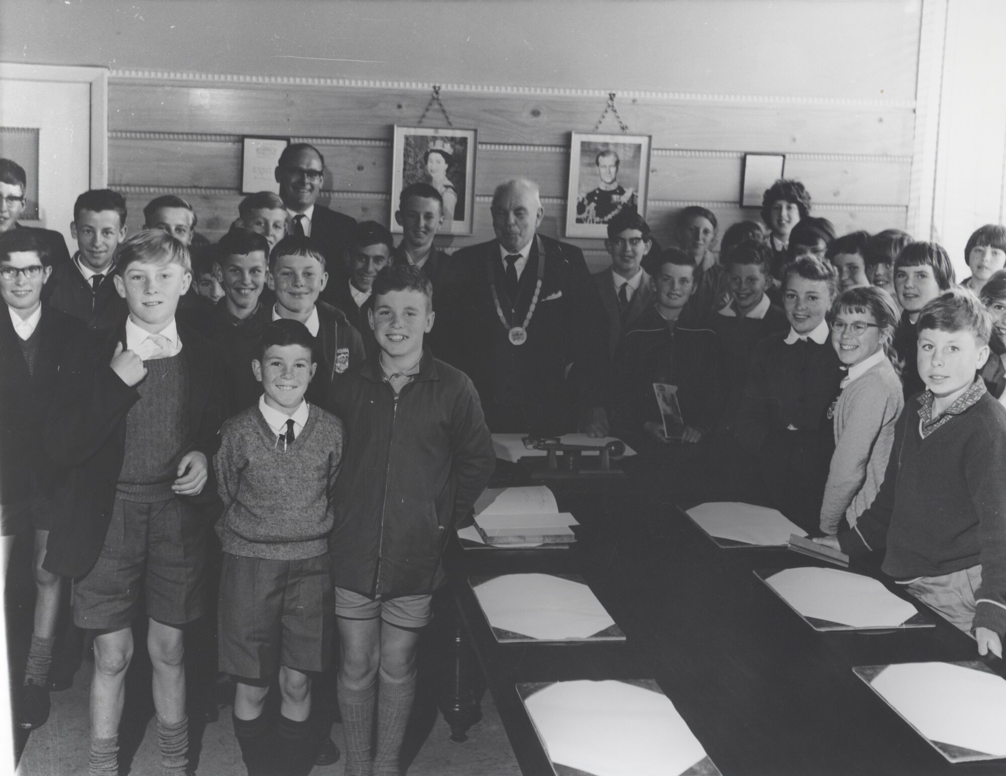 Mayor Percy Kinsman with South Westland school group.