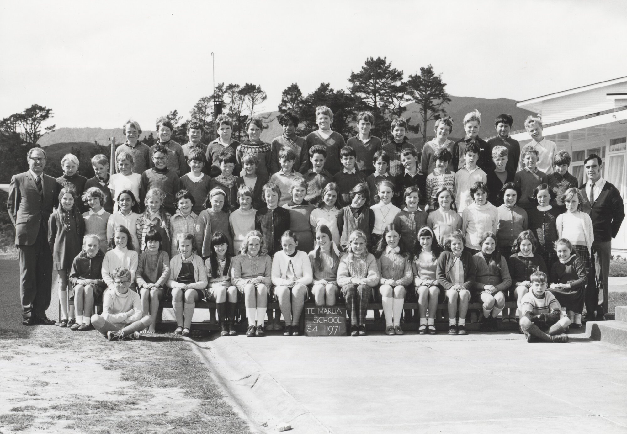 Brown Owl School 1971; Standard 4. [P2-1163-2814]