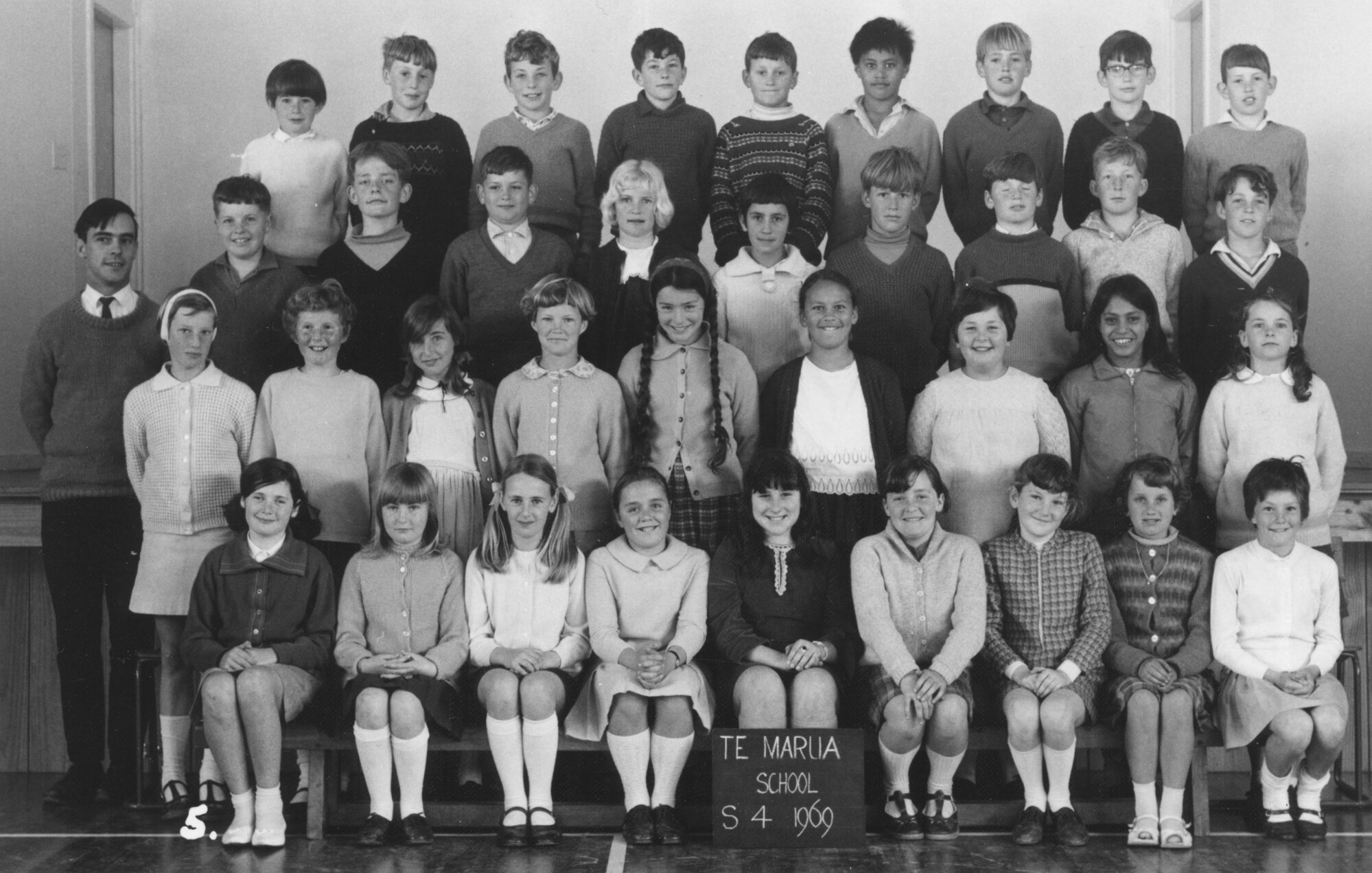 Brown Owl School 1969; Standard 4. [P2-1292-2950]